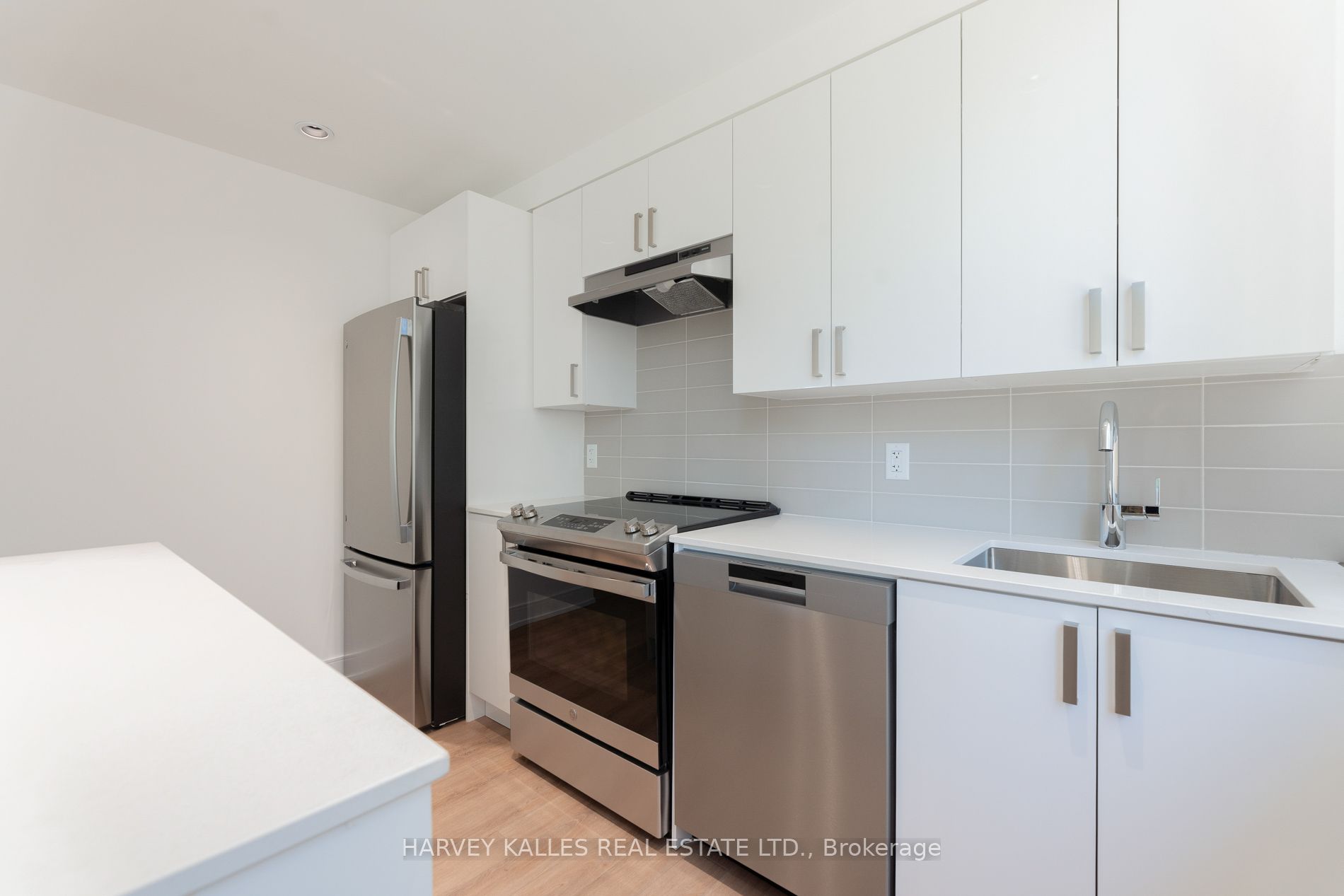 289 The Kingsway N/a 104 Property Photo 9