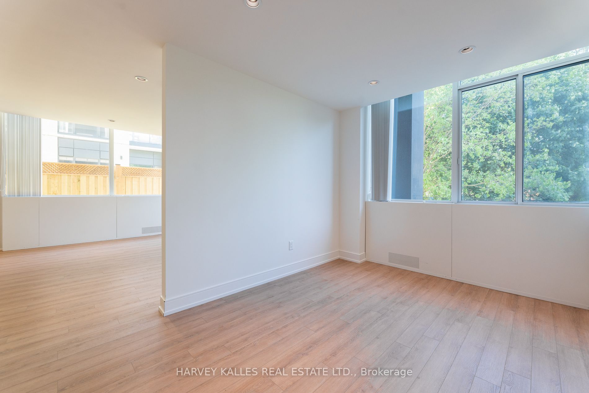 289 The Kingsway N/a 104 Property Photo 11