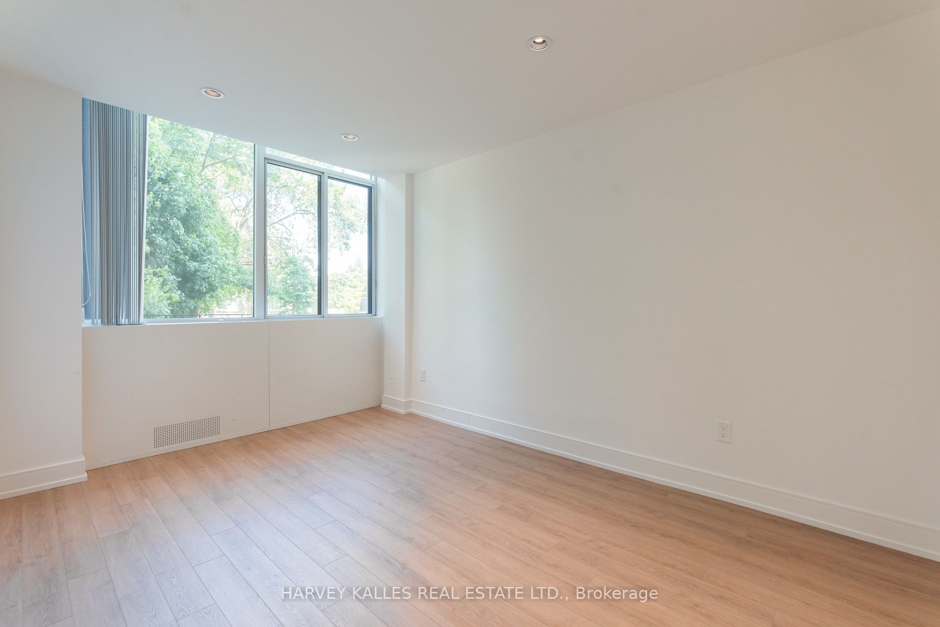 289 The Kingsway N/a 104 Property Photo 12