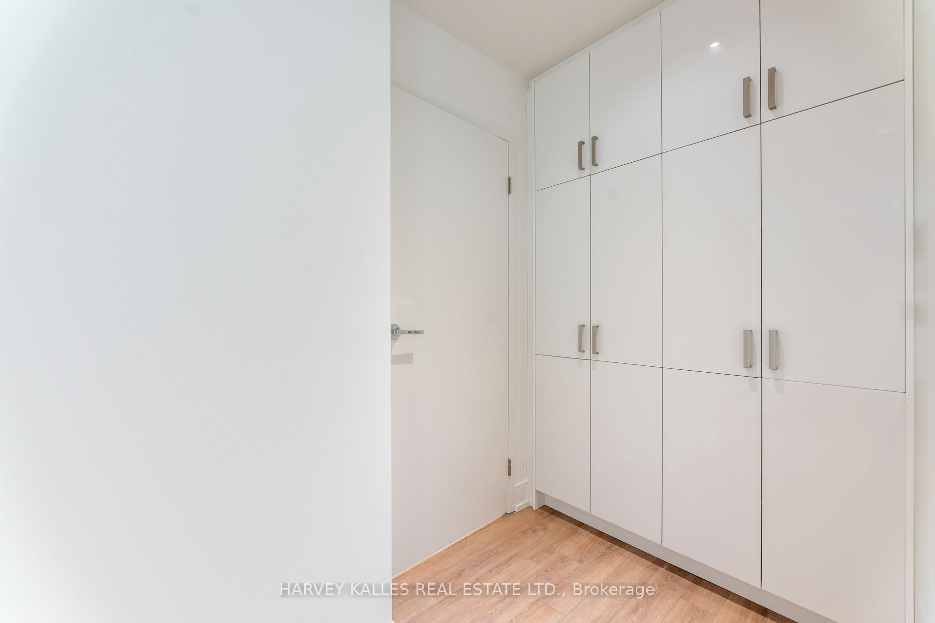 289 The Kingsway N/a 104 Property Photo 19