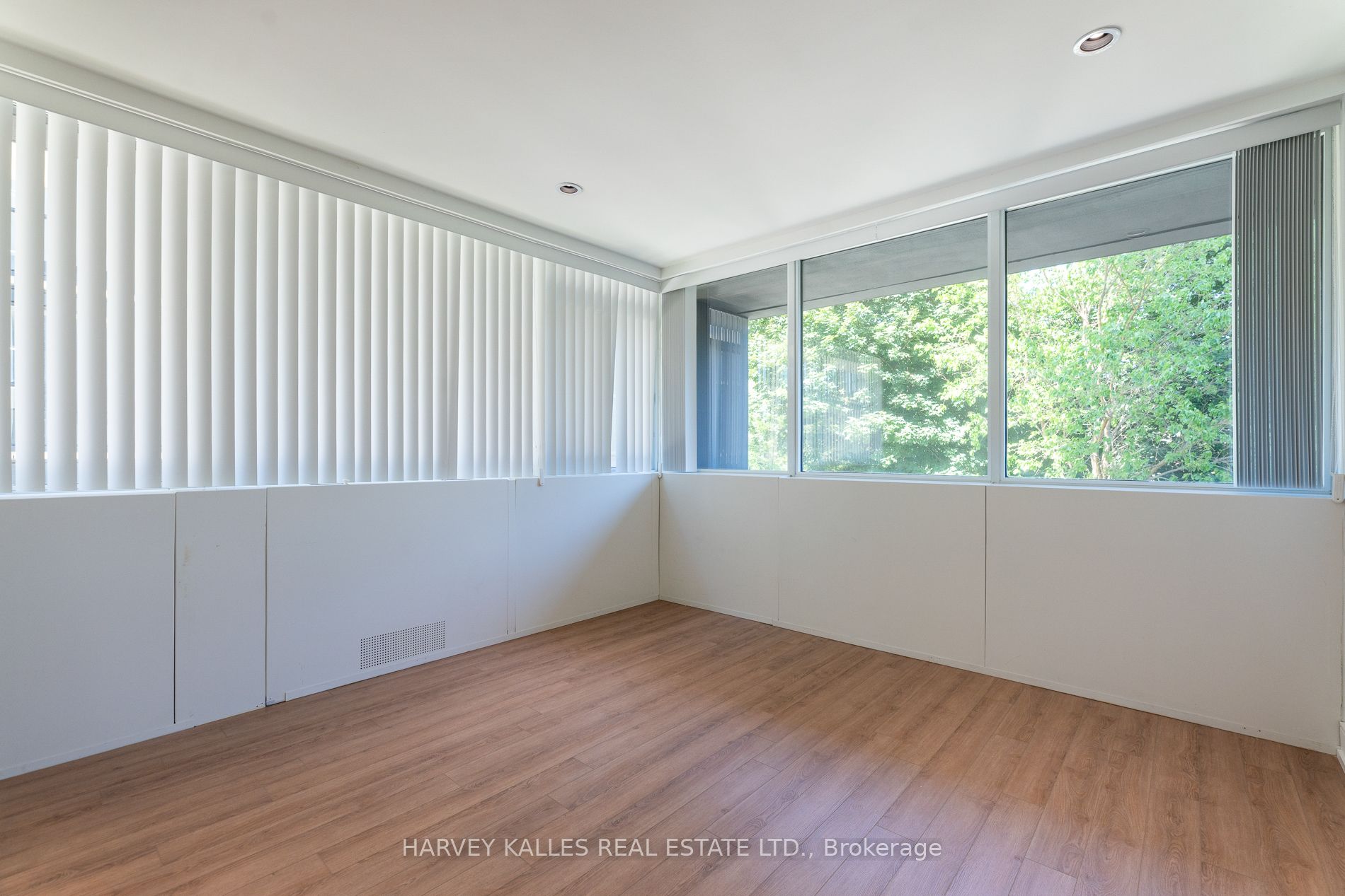 289 The Kingsway N/a 104 Property Photo 23