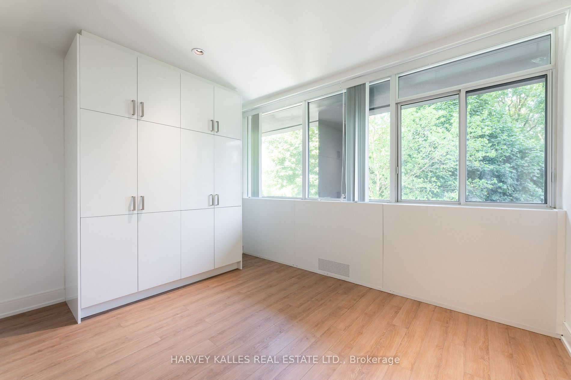 289 The Kingsway N/a 104 Property Photo 25