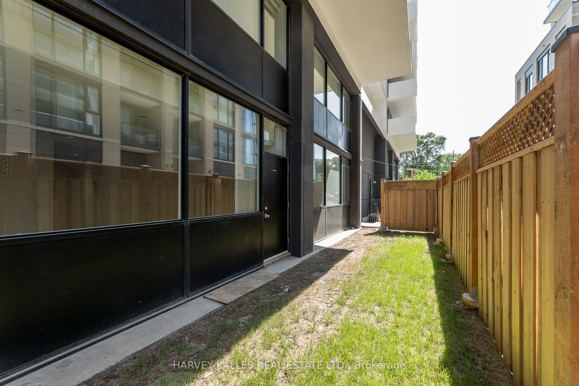 289 The Kingsway N/a 104 Property Photo 29