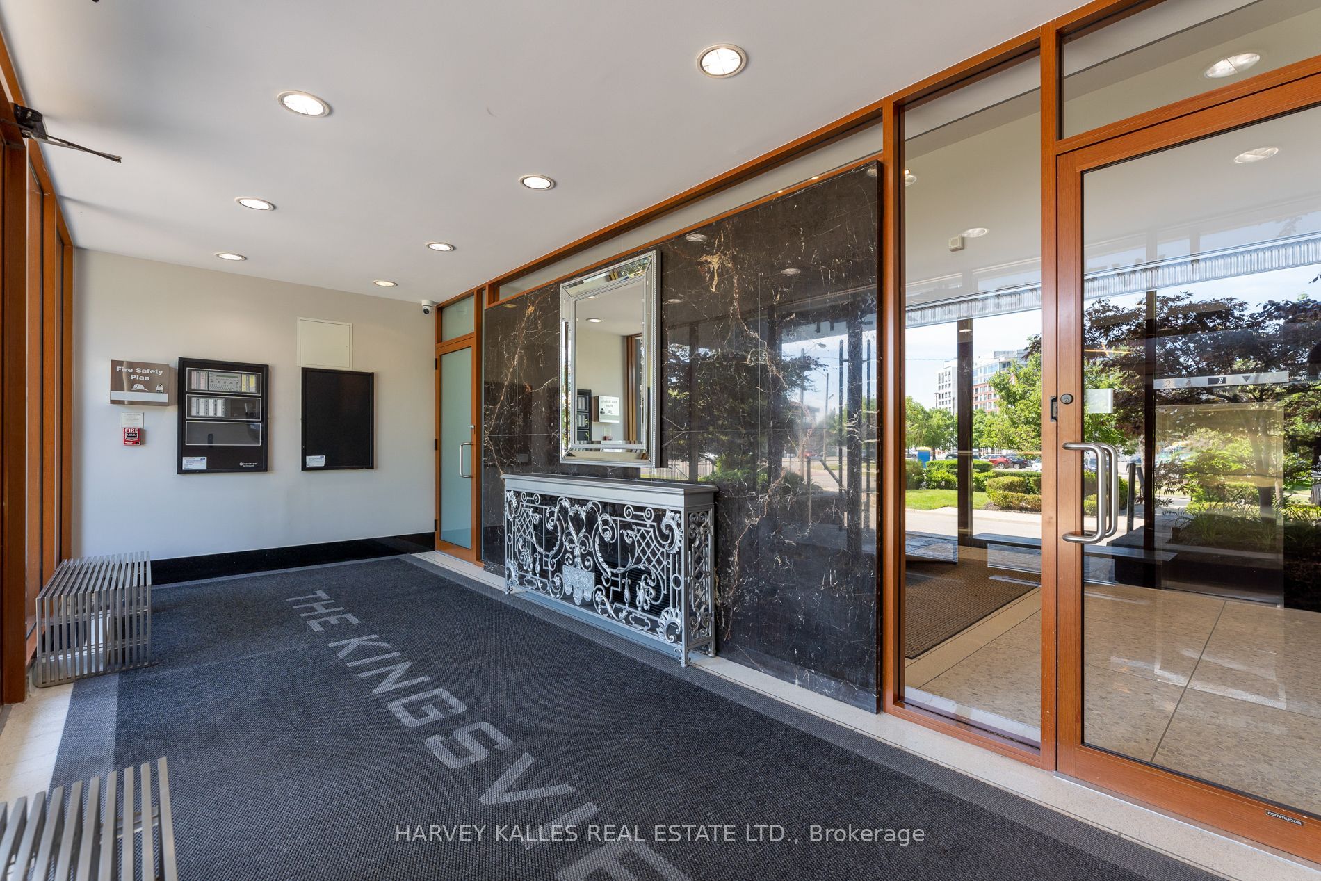 289 The Kingsway N/a 104 Property Photo 31