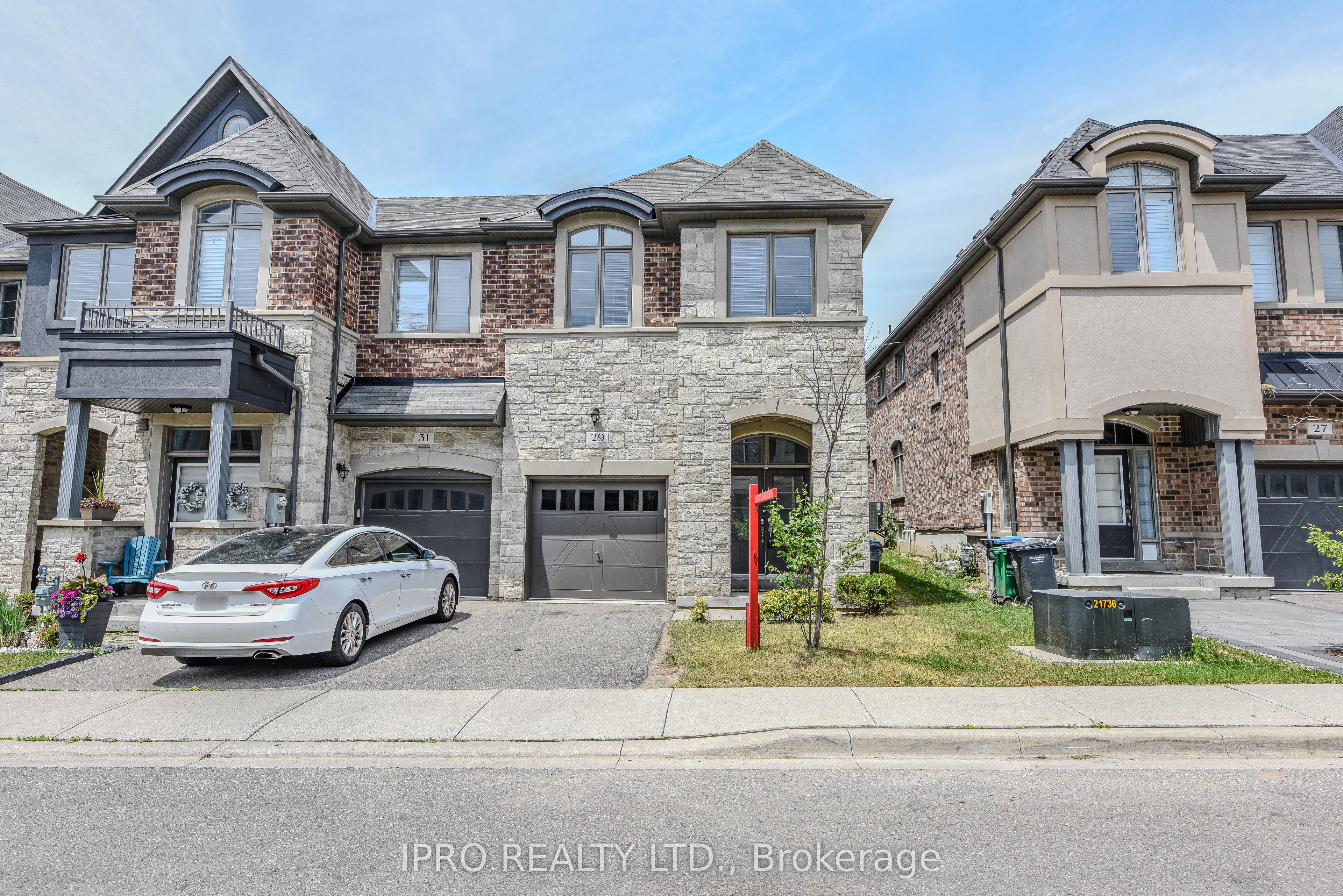 29 Gammon Crescent S Property Photo 1
