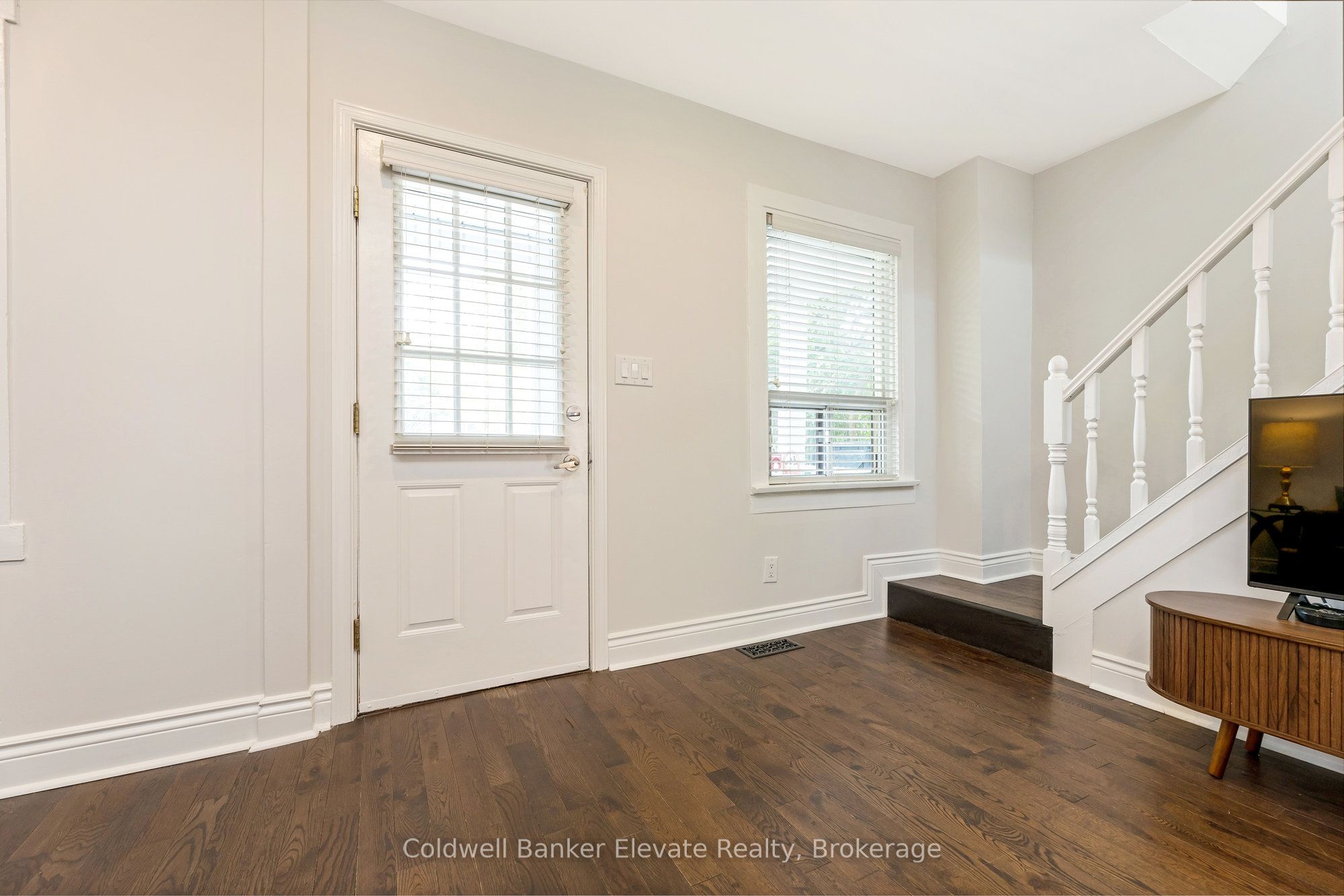 460 St John's Road Property Photo 6