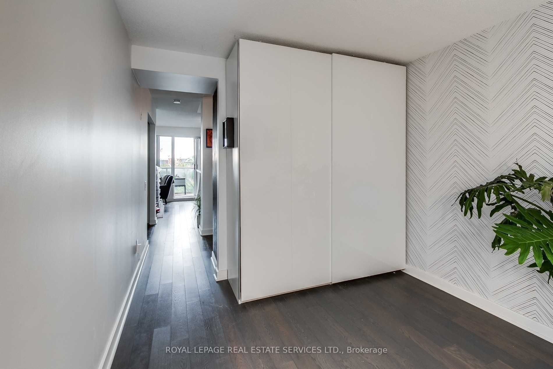 1040 The Queensway N/a 313 Property Photo 5