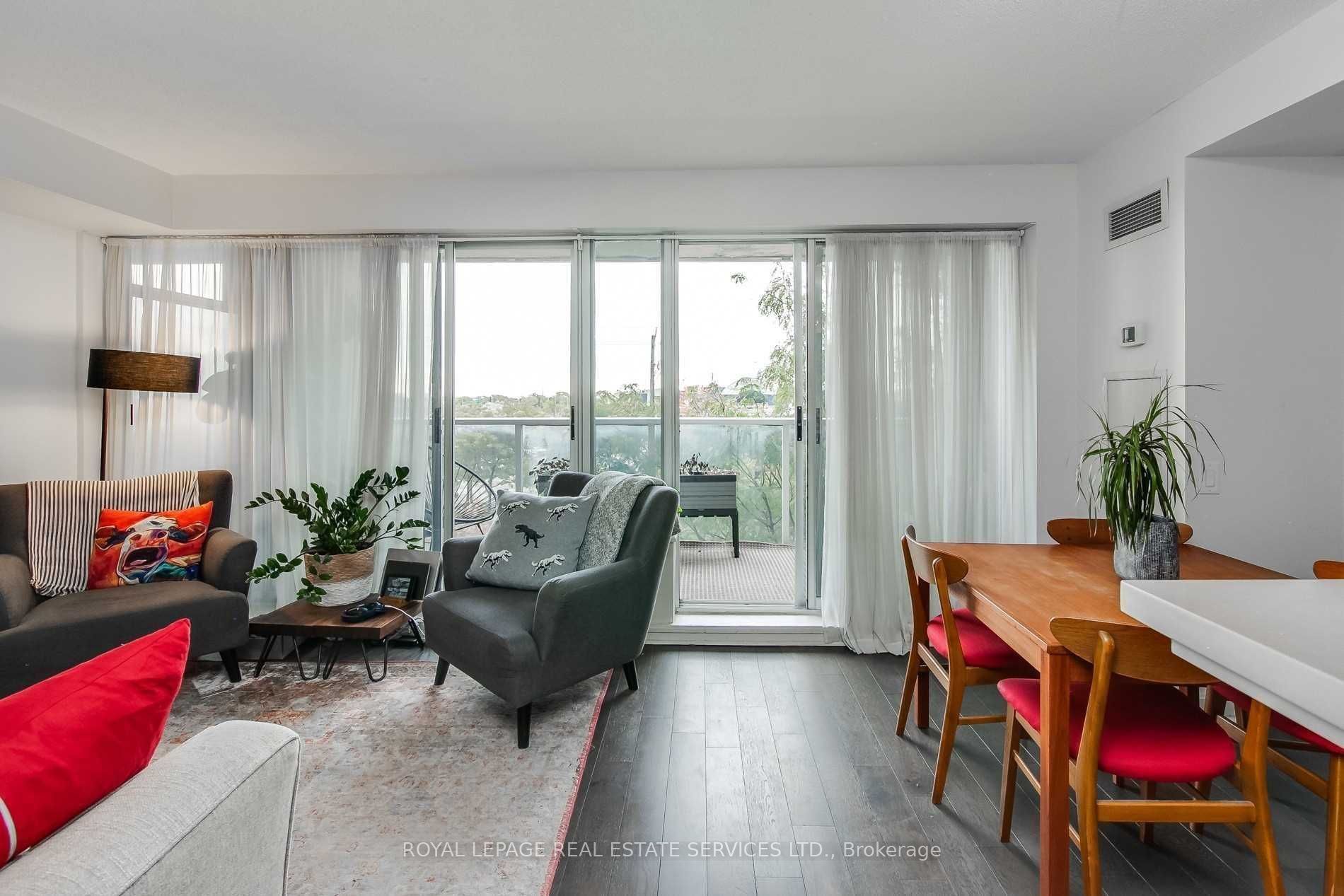 1040 The Queensway N/a 313 Property Photo 10