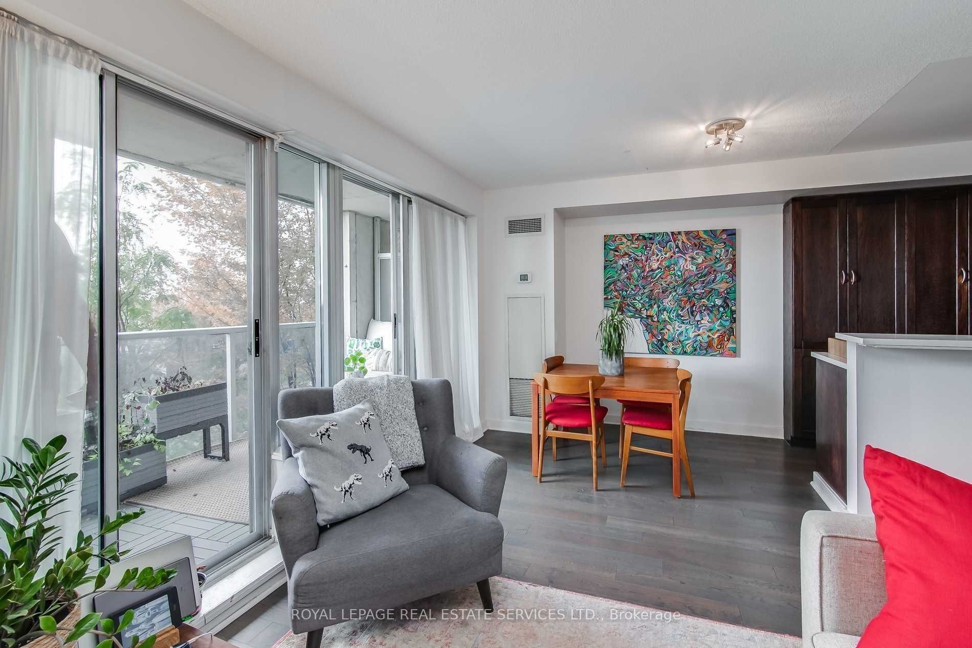 1040 The Queensway N/a 313 Property Photo 11