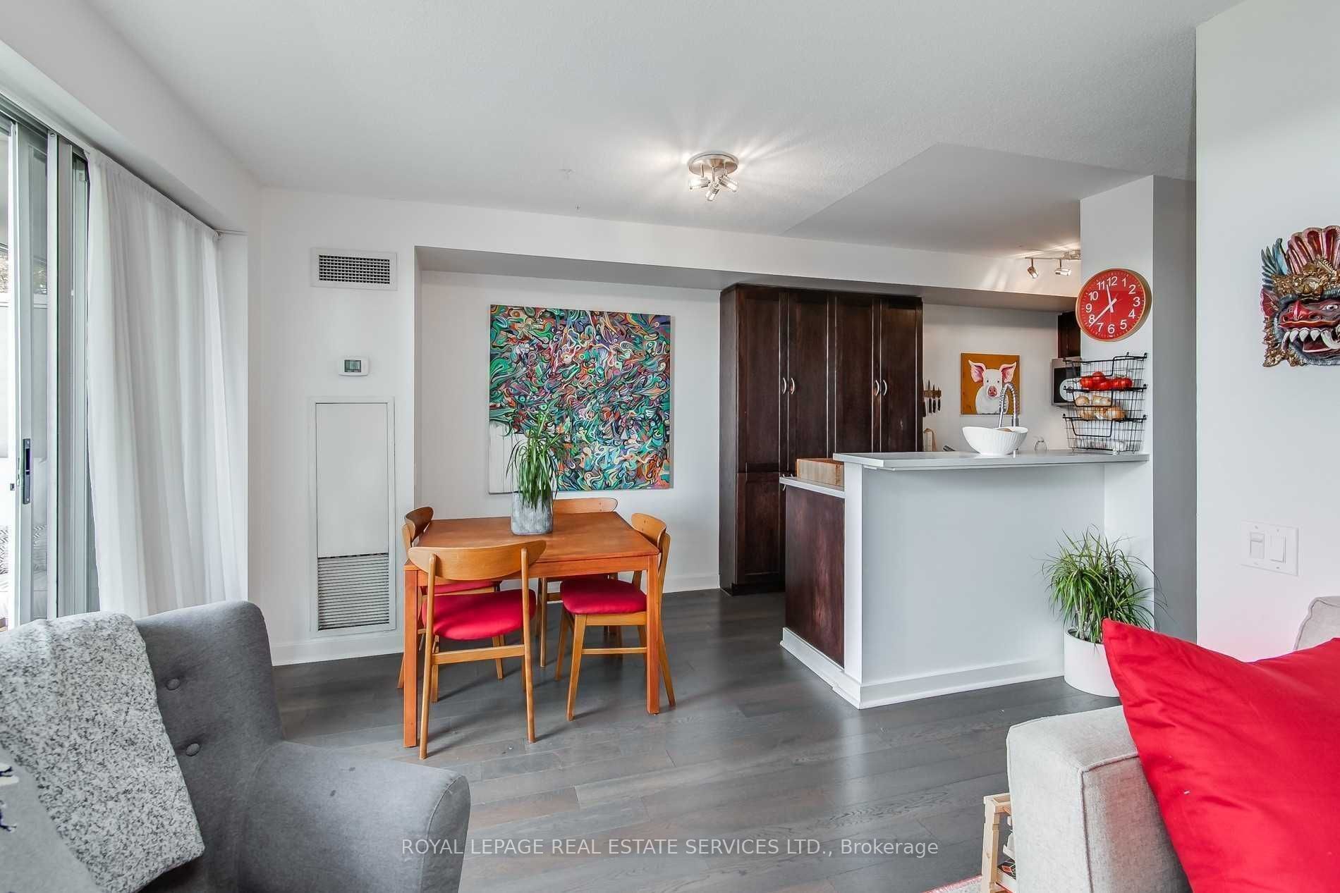 1040 The Queensway N/a 313 Property Photo 12