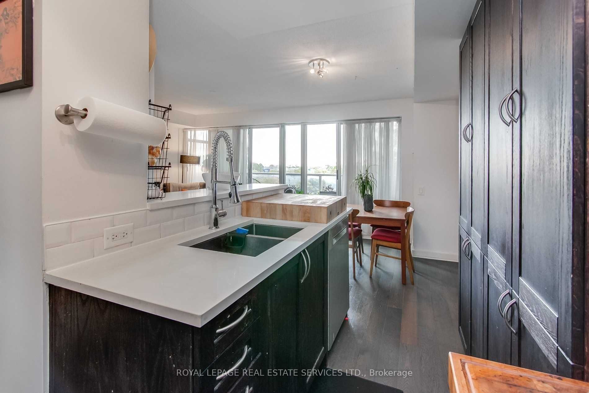 1040 The Queensway N/a 313 Property Photo 18