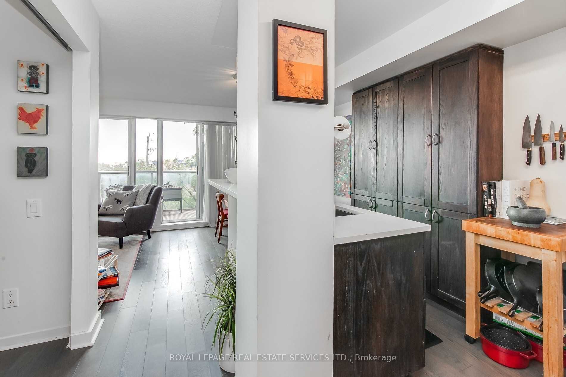 1040 The Queensway N/a 313 Property Photo 19