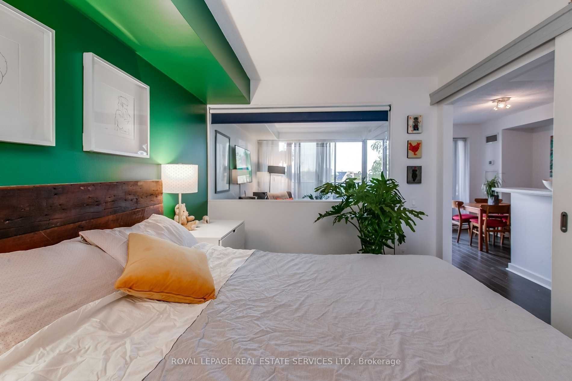 1040 The Queensway N/a 313 Property Photo 22
