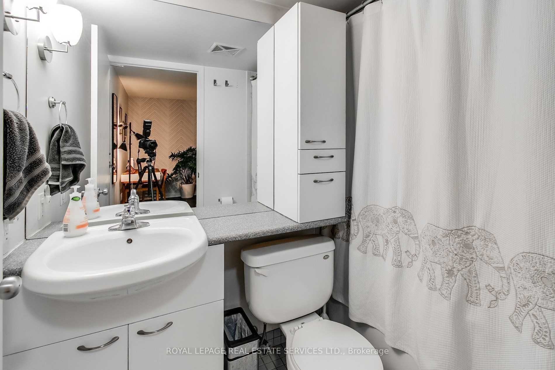 1040 The Queensway N/a 313 Property Photo 26