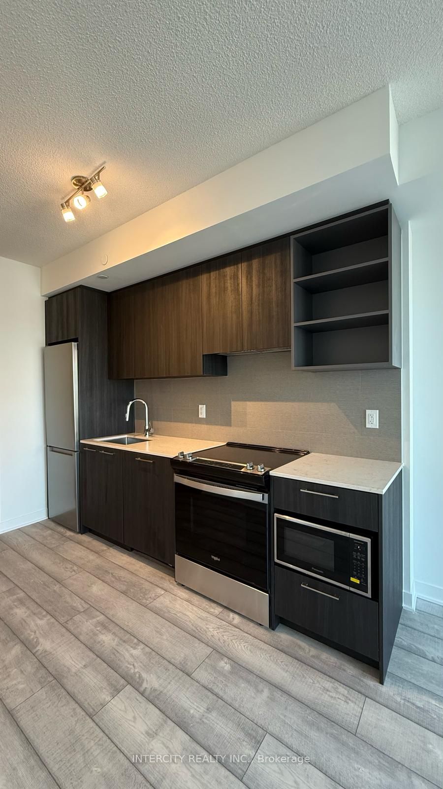 #1412 - 260 Malta Avenue Property Photo 9