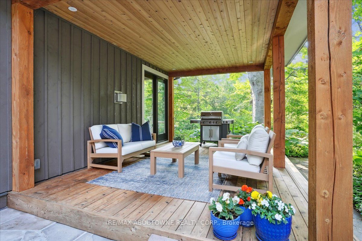 5031 Lakeshore Road Property Photo 6