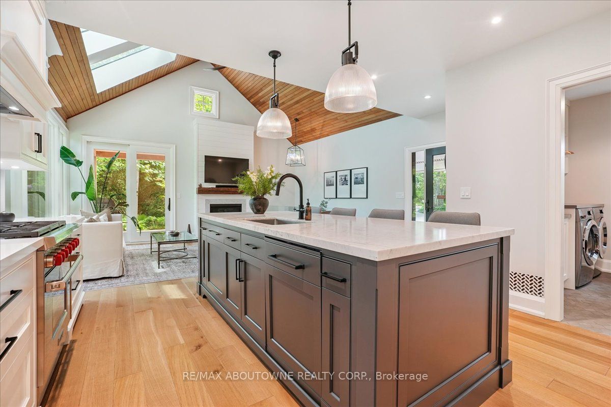 5031 Lakeshore Road Property Photo 15