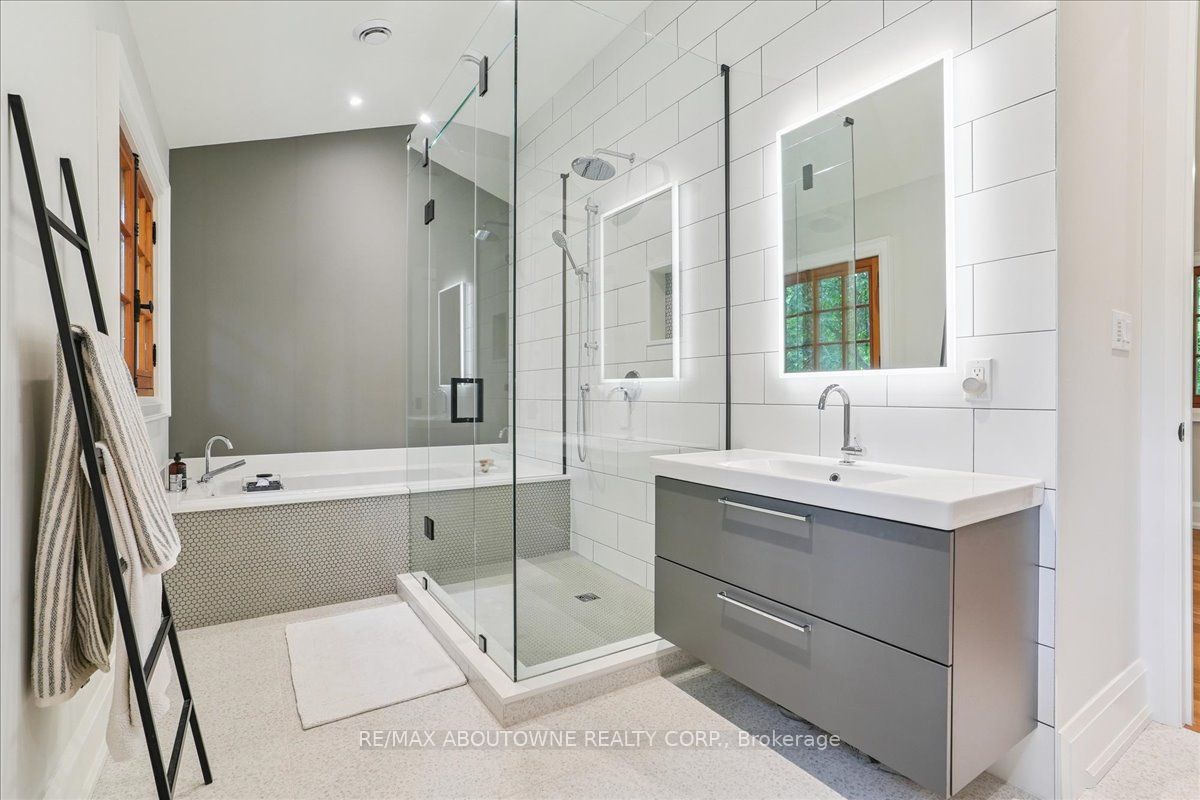 5031 Lakeshore Road Property Photo 24
