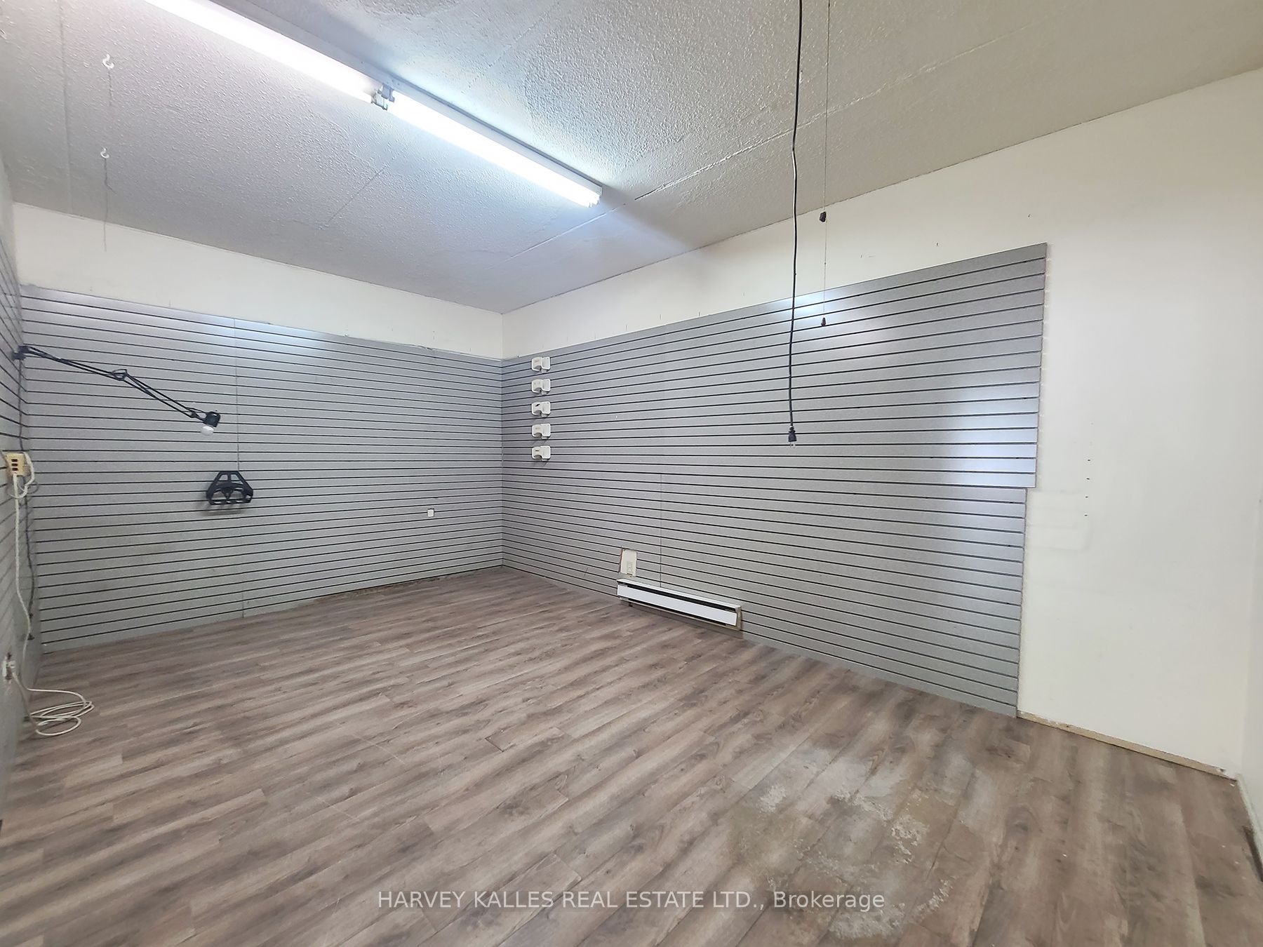 3819 Lake Shore Boulevard W Retail Property Photo 2