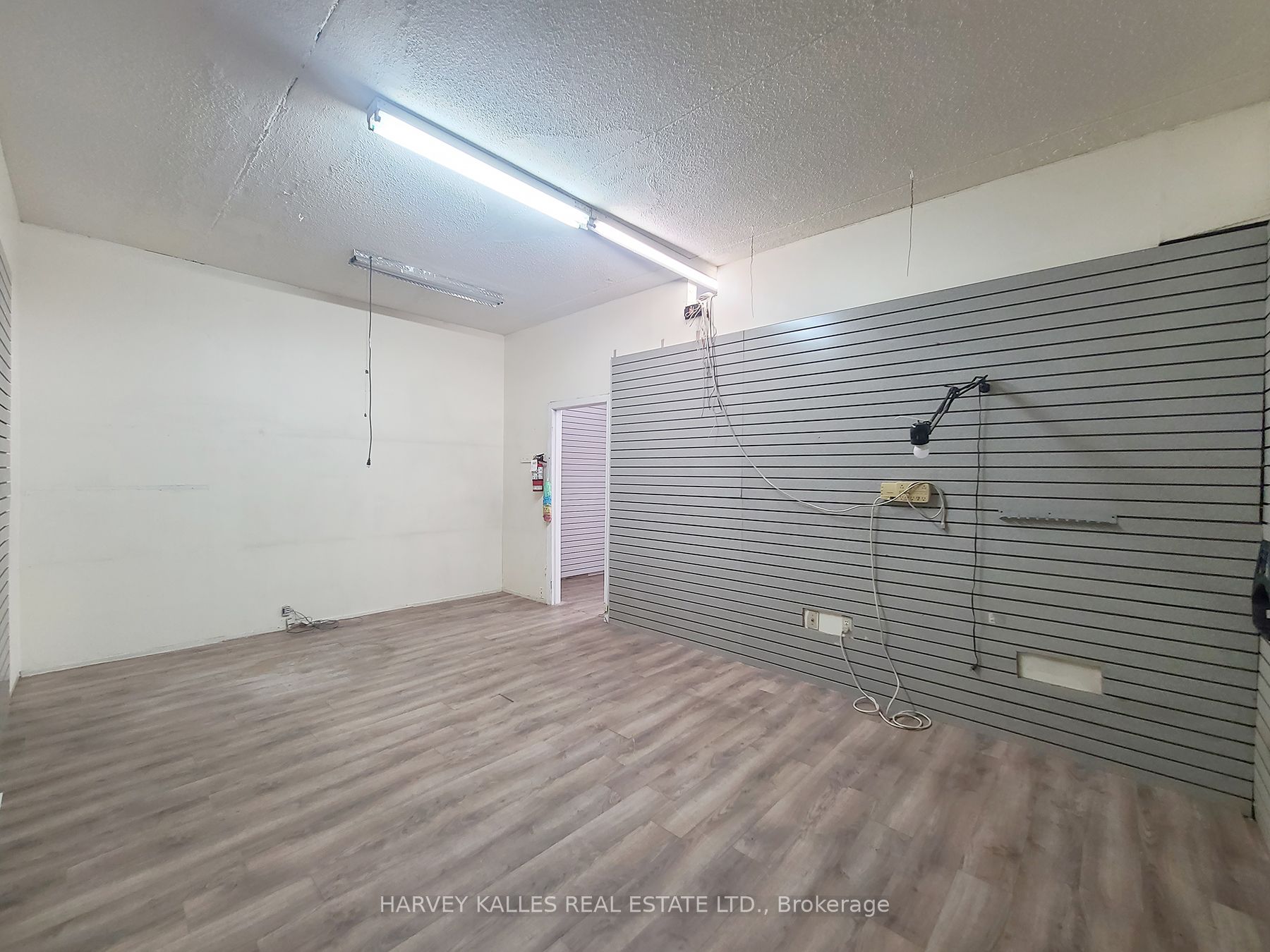 3819 Lake Shore Boulevard W Retail Property Photo 4