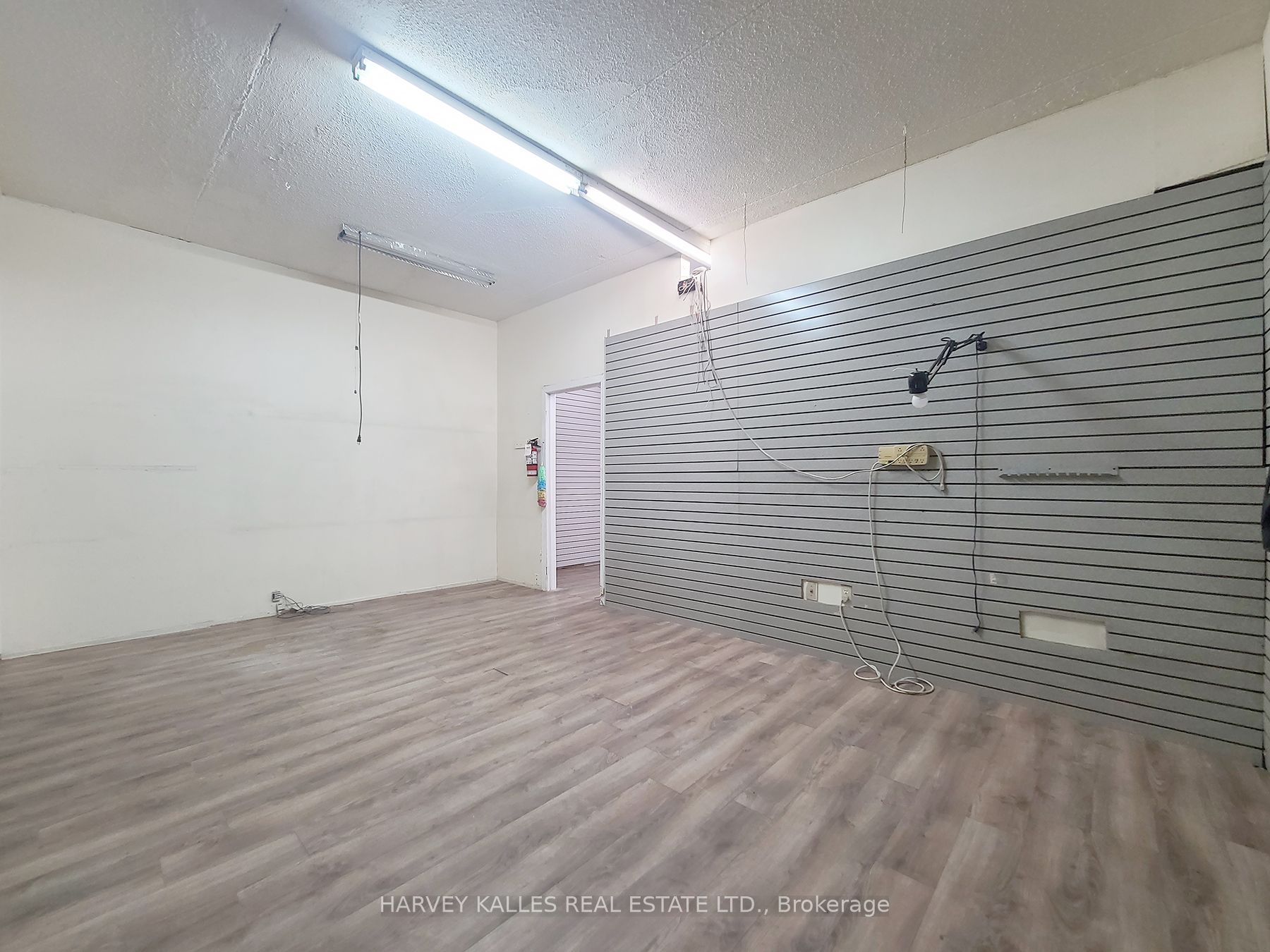 3819 Lake Shore Boulevard W Retail Property Photo 5