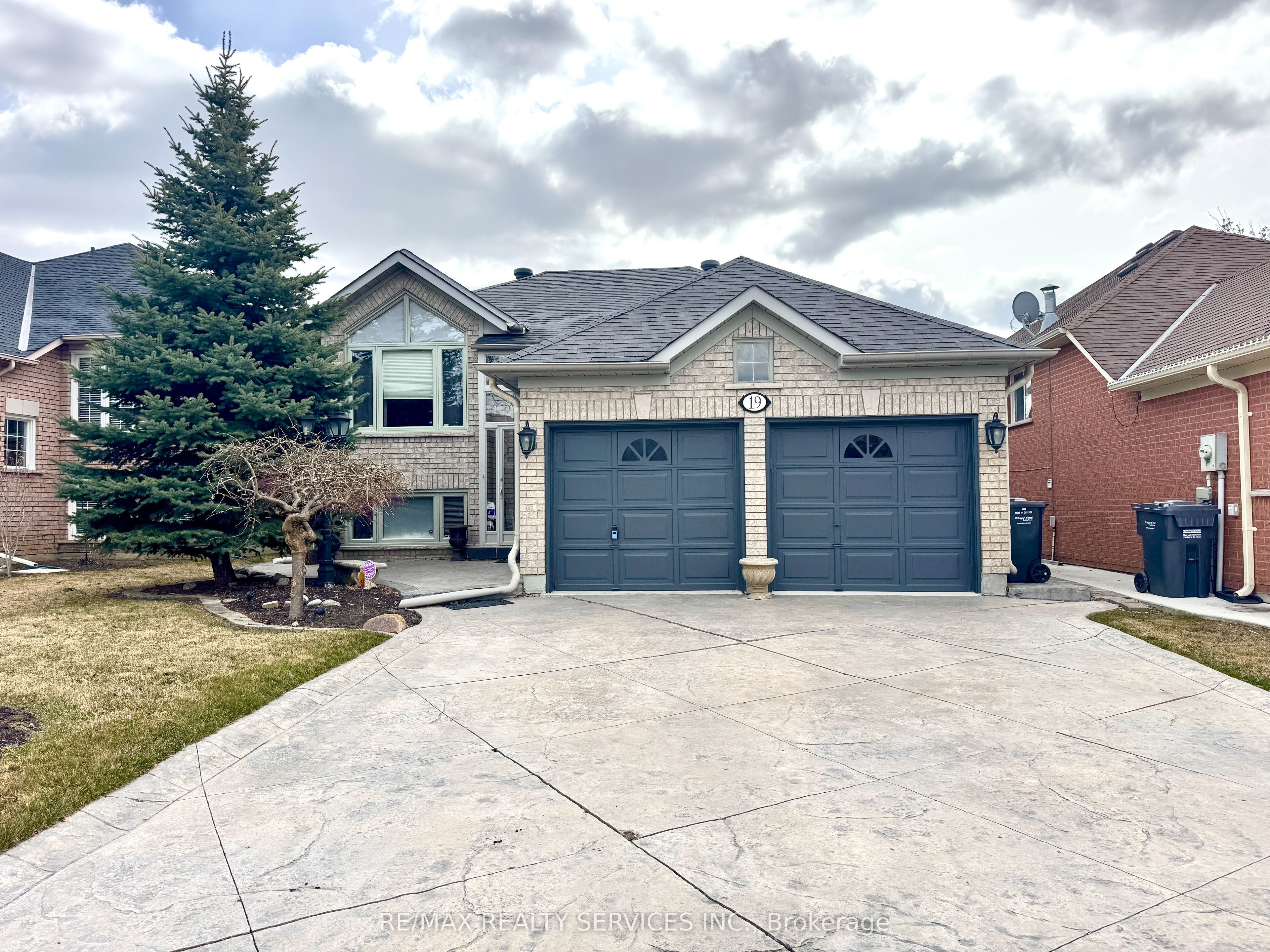 19 Livingston Dr