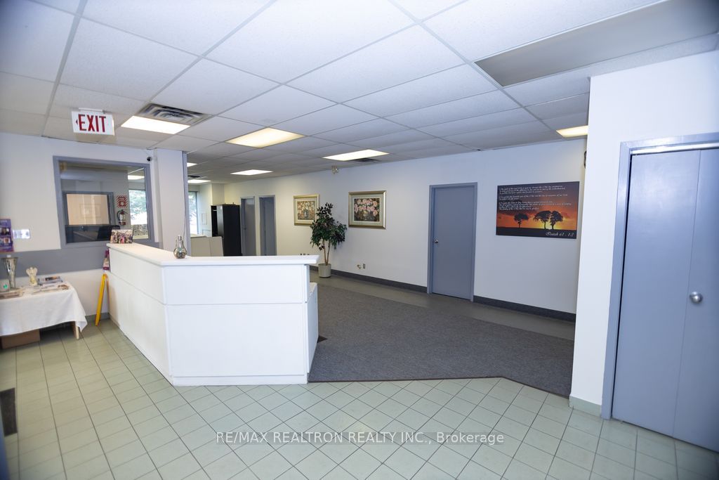 5920 N Atlantic Drive S Property Photo 3