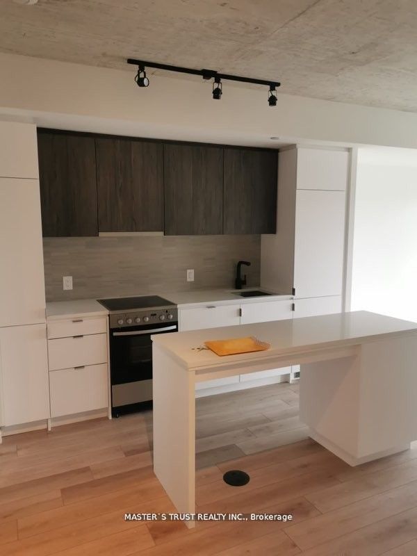 #416 - 7 Smith Crescent Property Photo 2