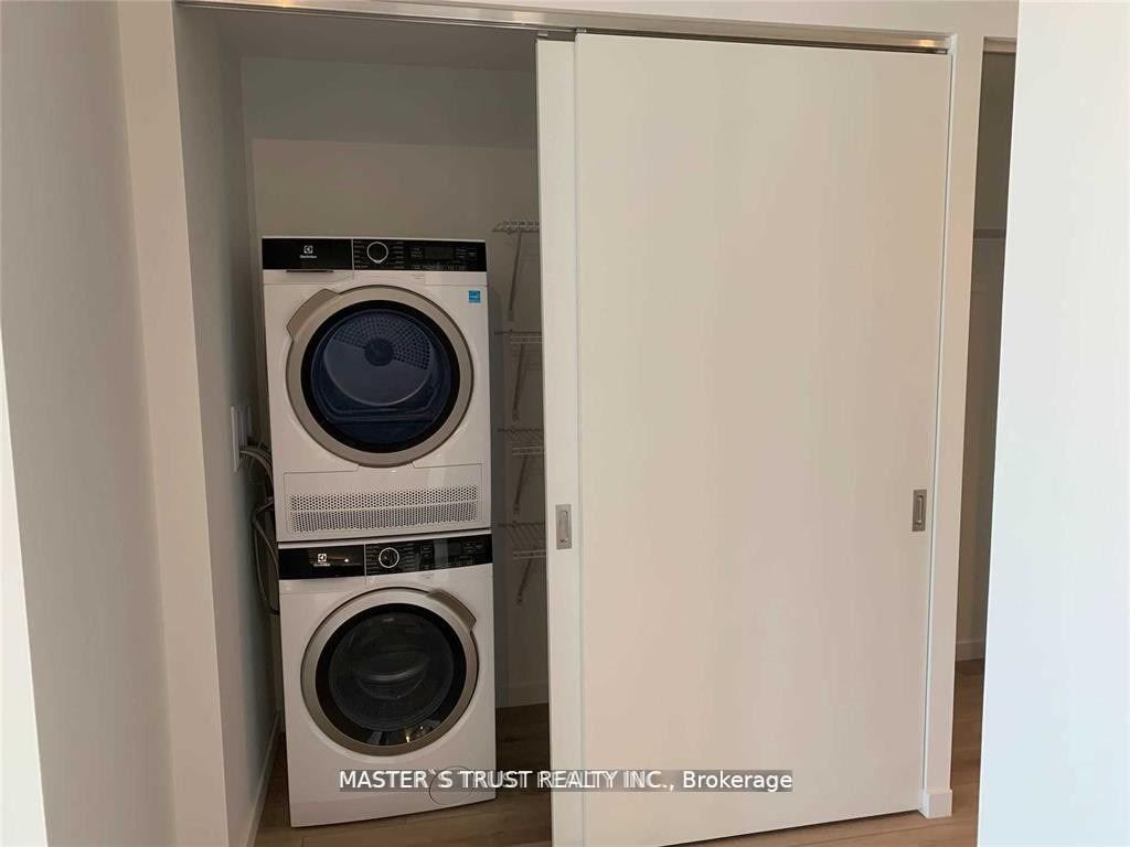 #416 - 7 Smith Crescent Property Photo 9