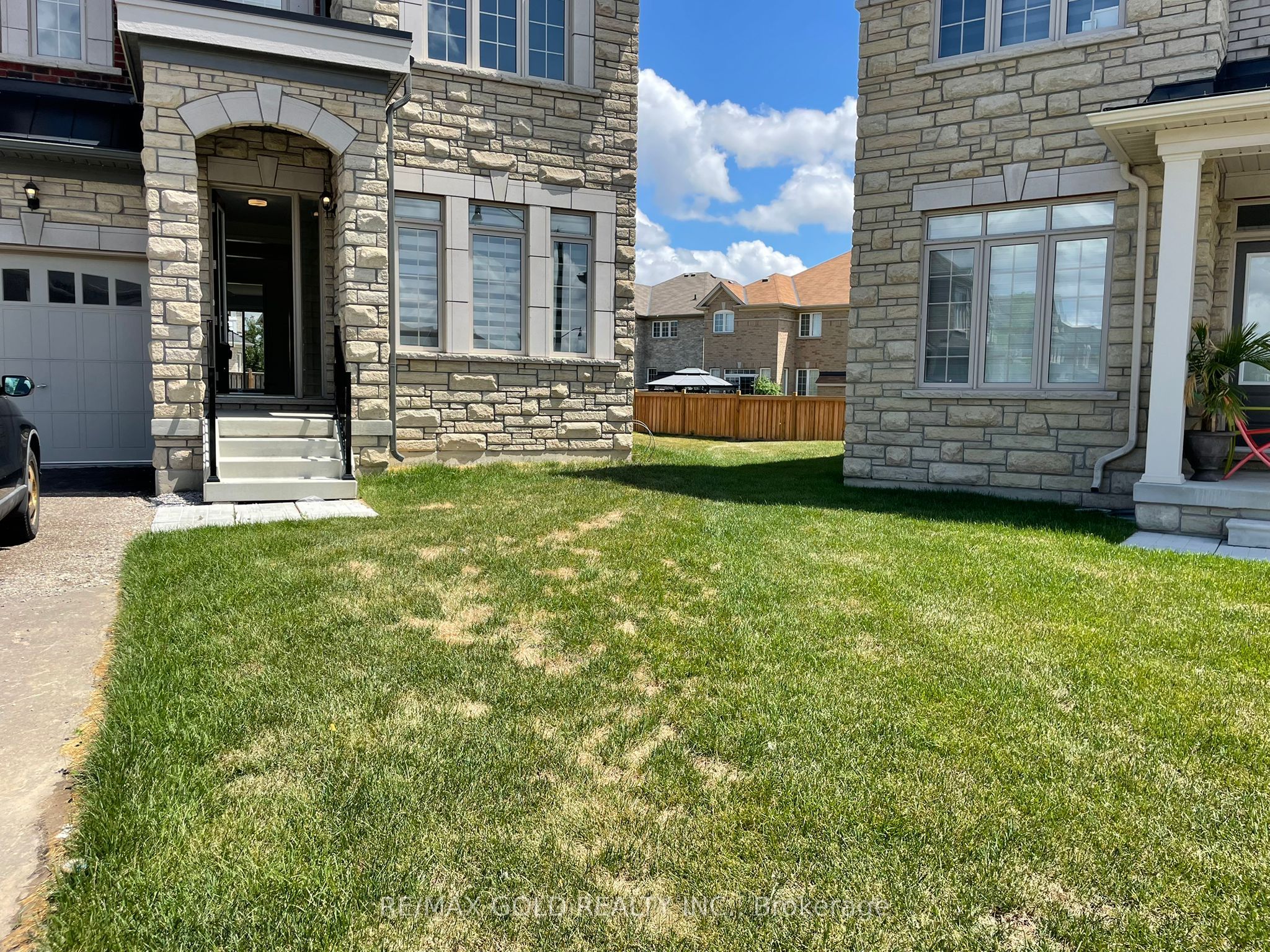 31 Dolomite Drive Property Photo 2
