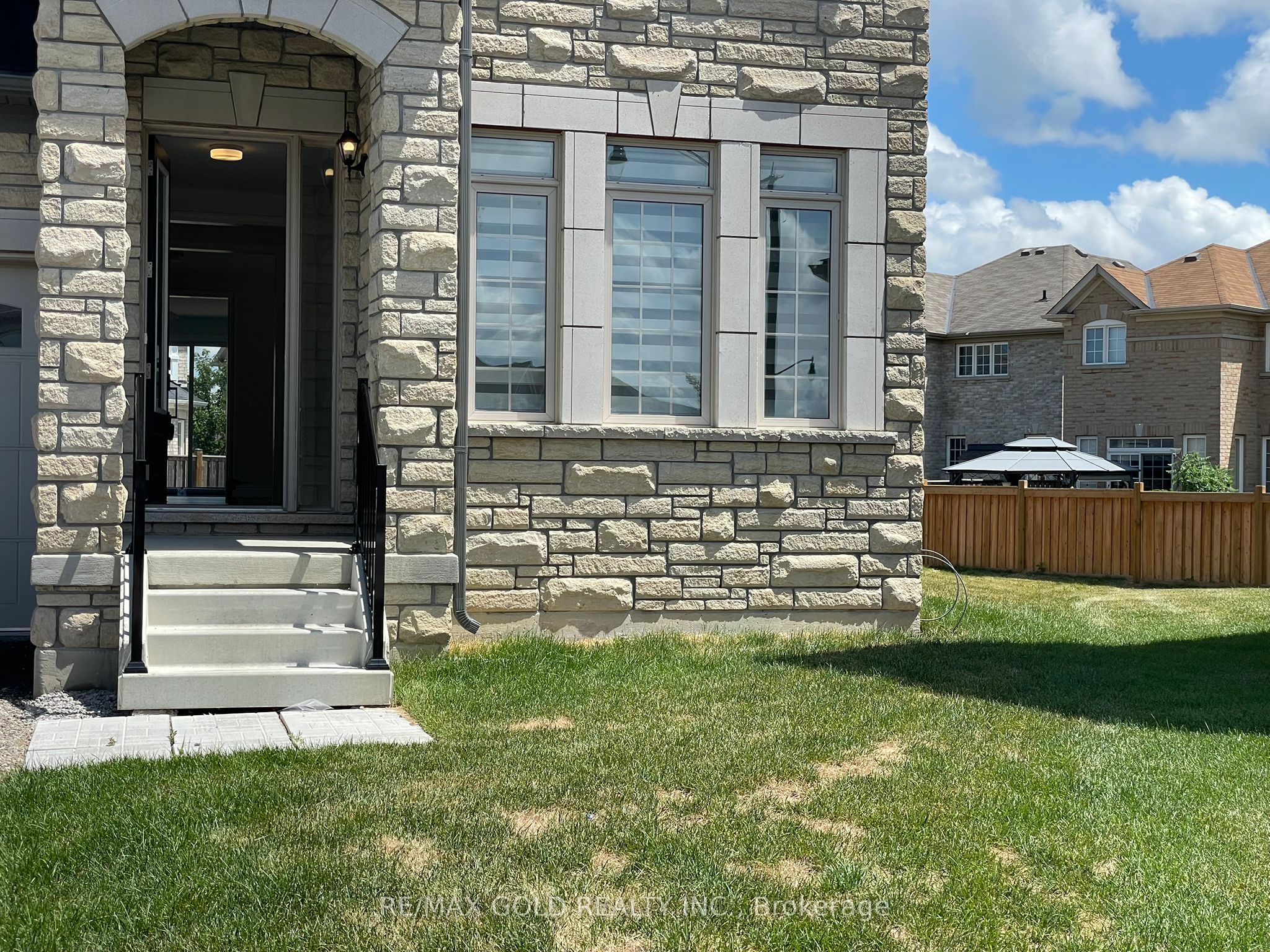 31 Dolomite Drive Property Photo 3