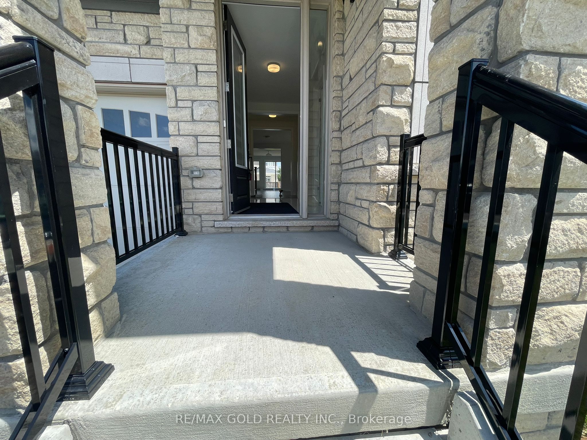31 Dolomite Drive Property Photo 11