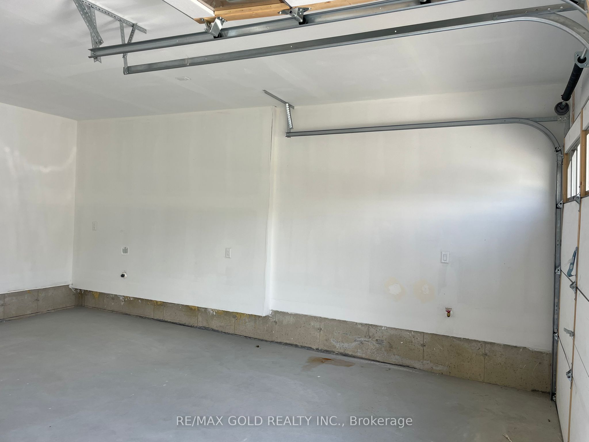31 Dolomite Drive Property Photo 32