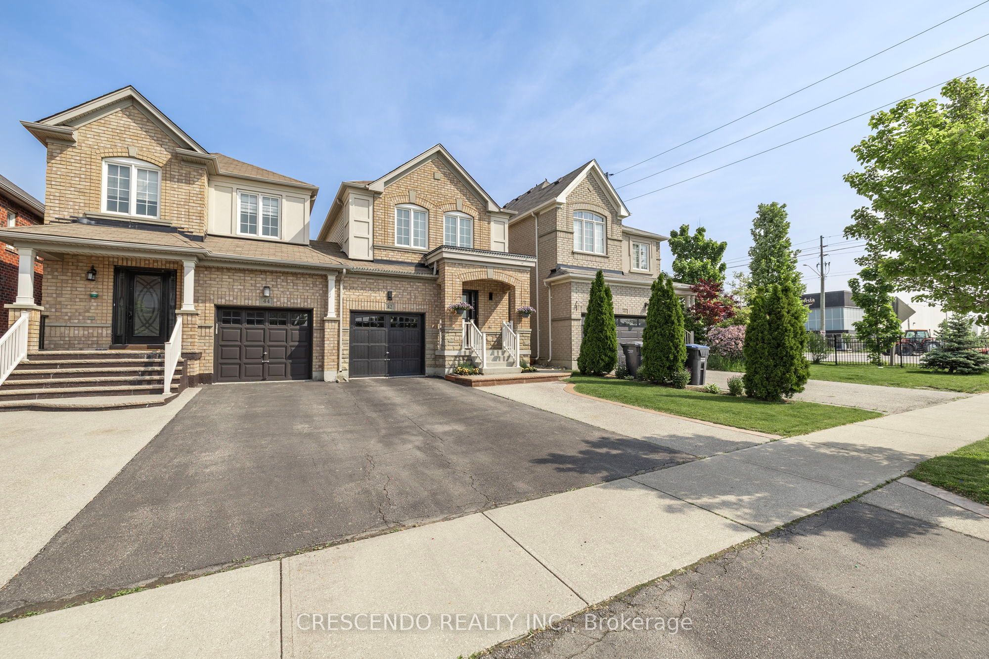 42 Napoleon Crescent Property Photo 2