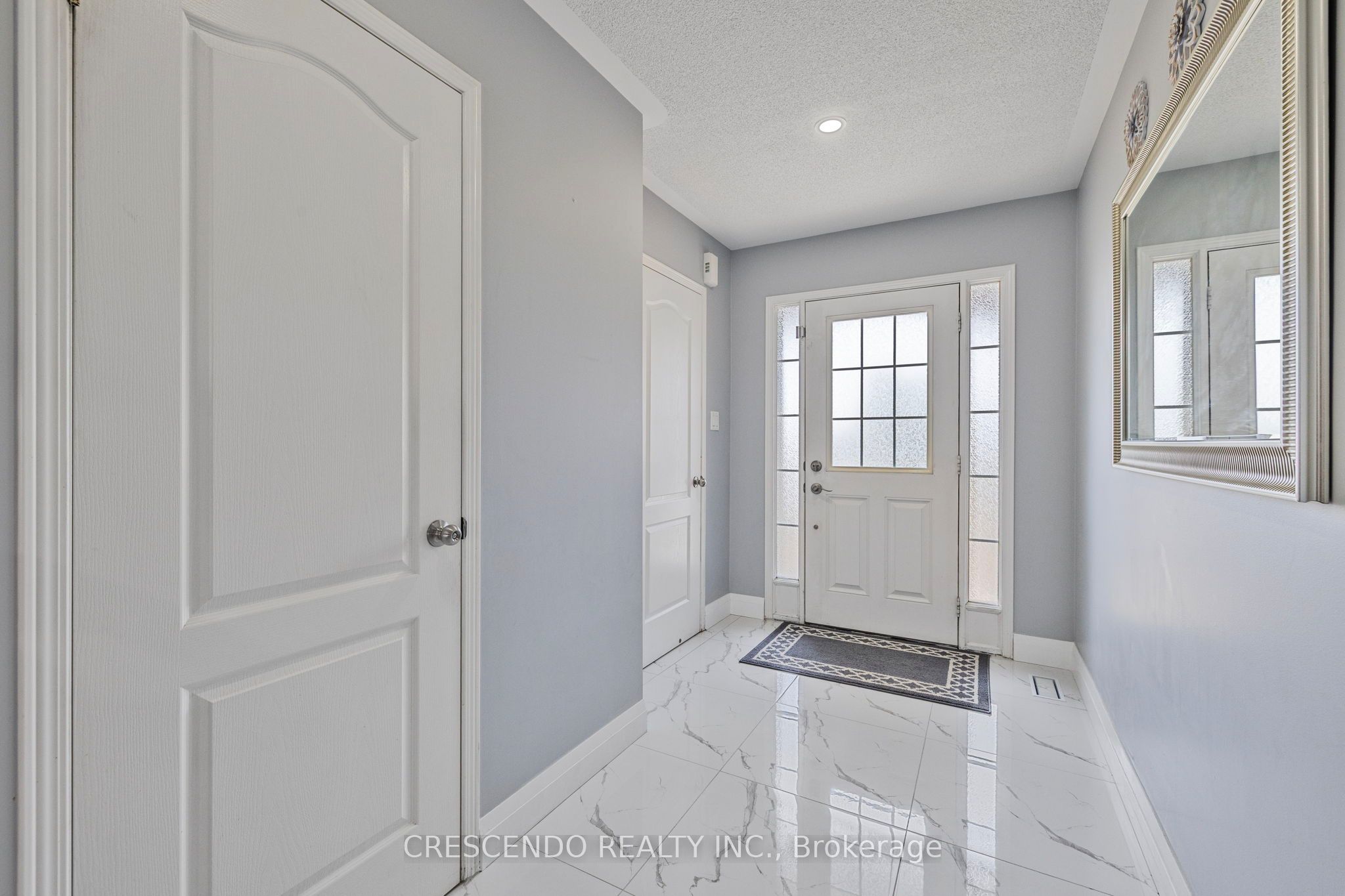 42 Napoleon Crescent Property Photo 4