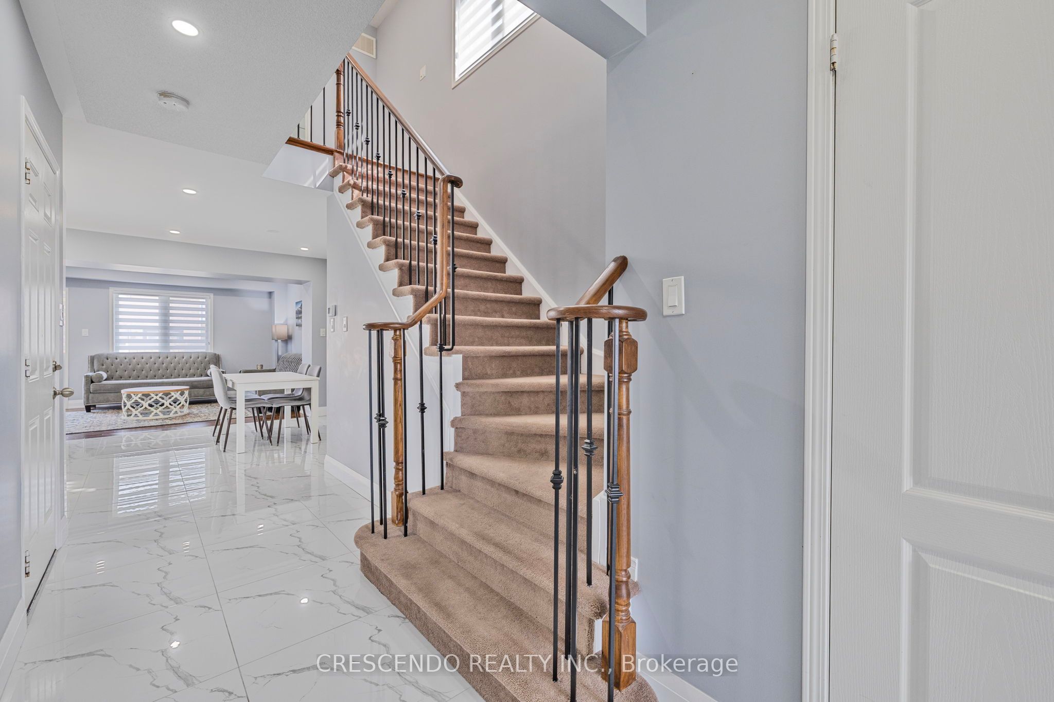 42 Napoleon Crescent Property Photo 5