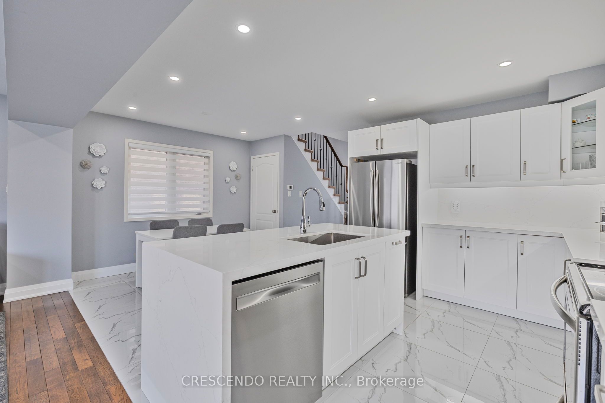 42 Napoleon Crescent Property Photo 11