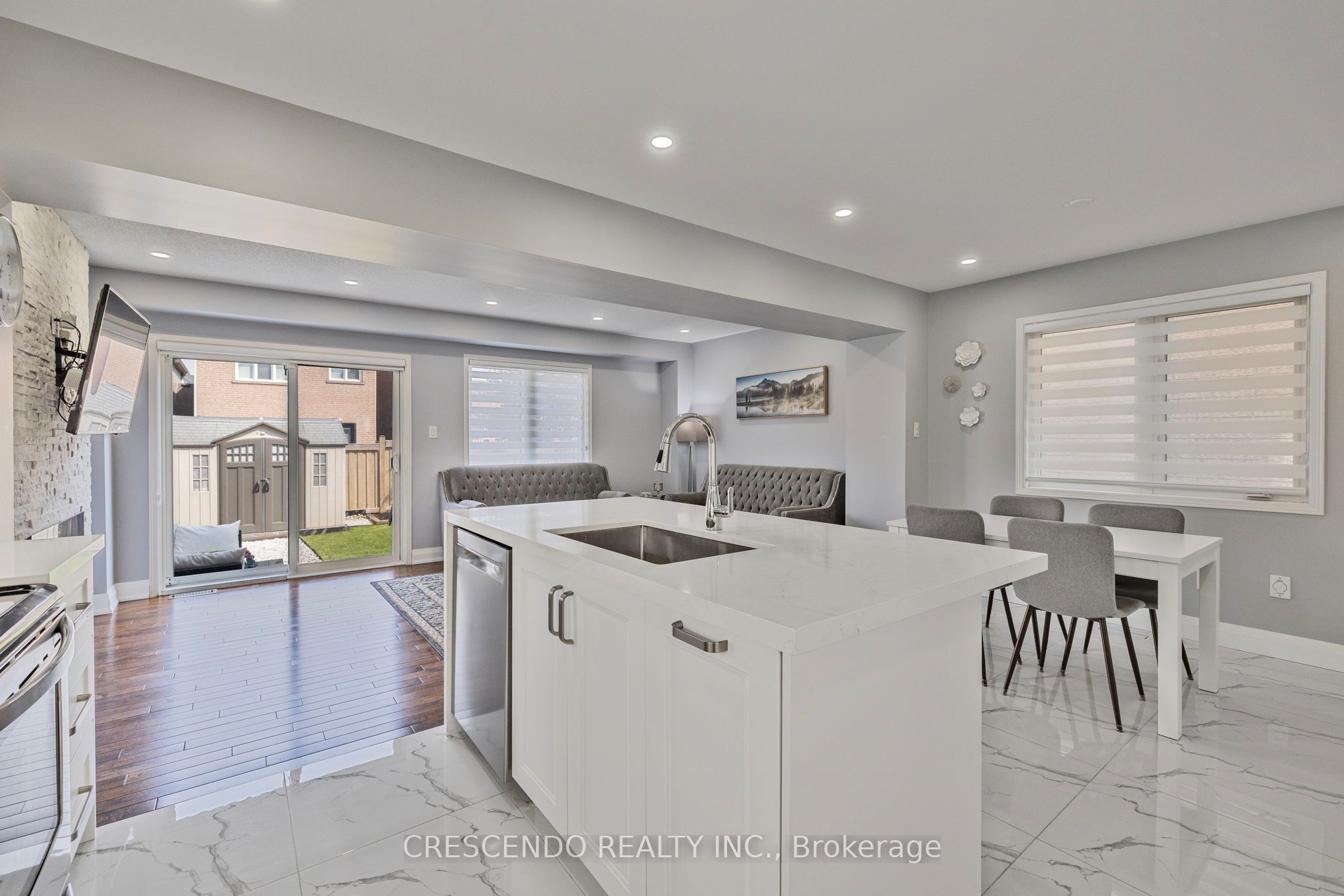 42 Napoleon Crescent Property Photo 12