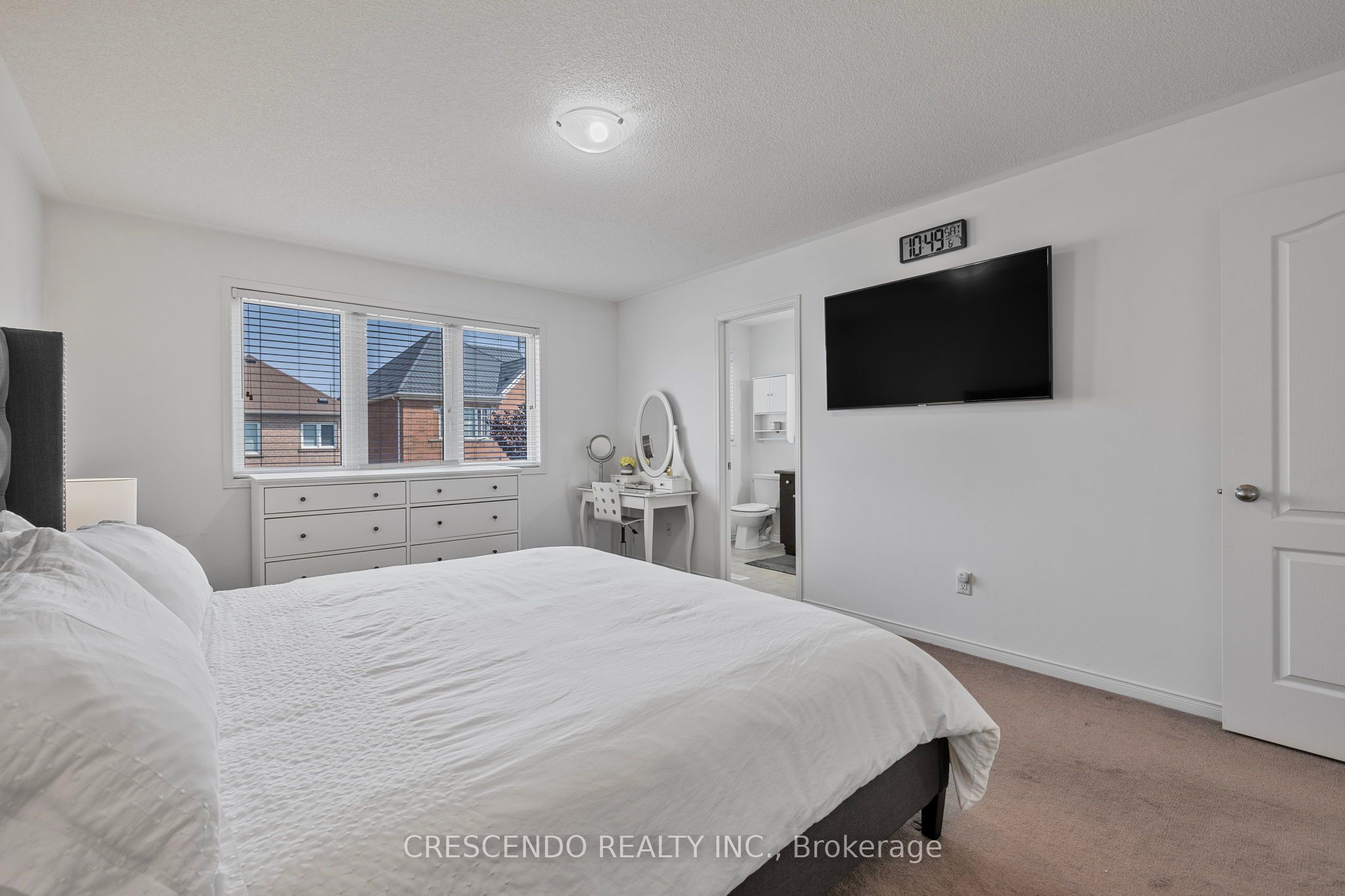 42 Napoleon Crescent Property Photo 24