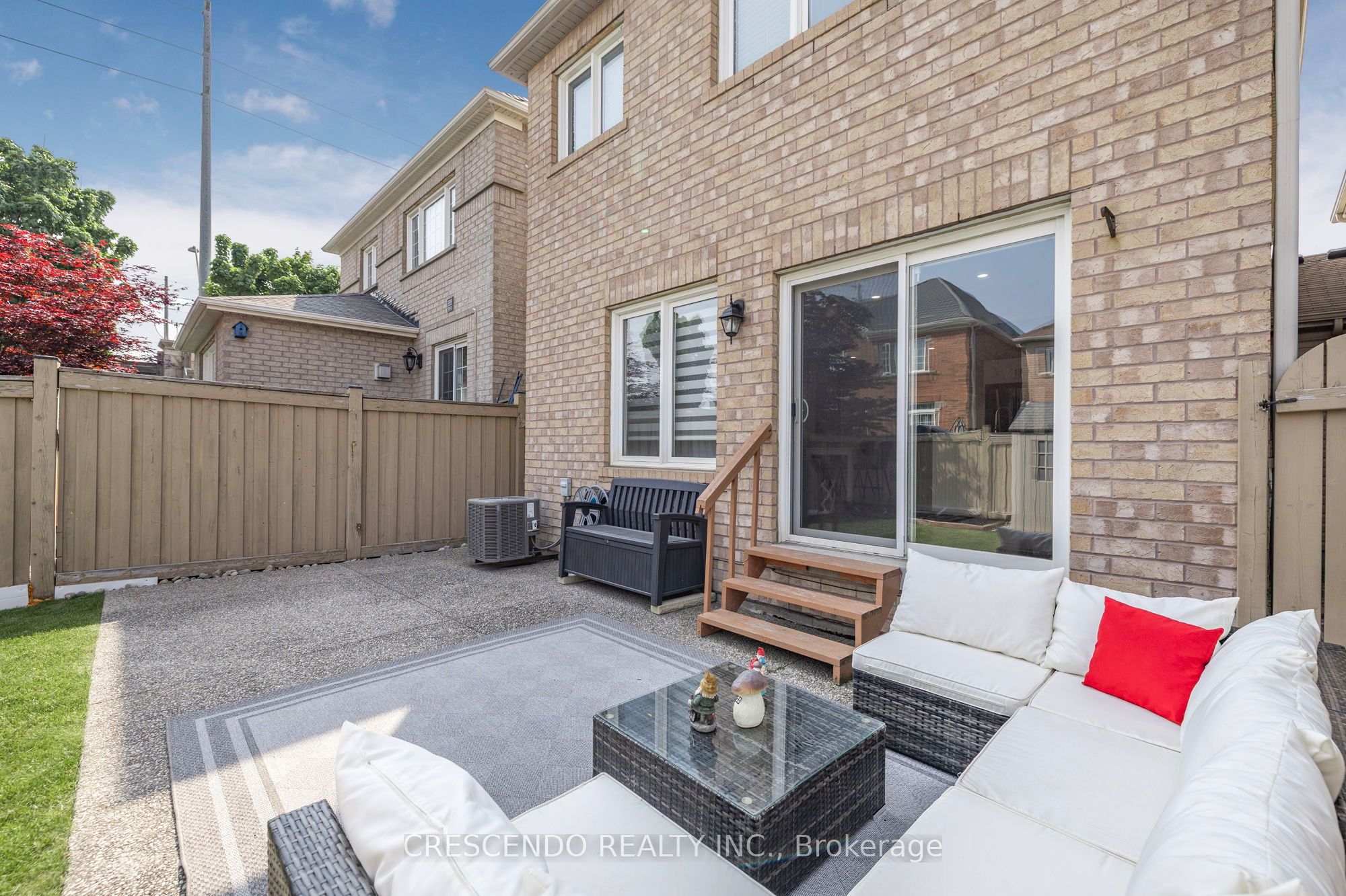 42 Napoleon Crescent Property Photo 32