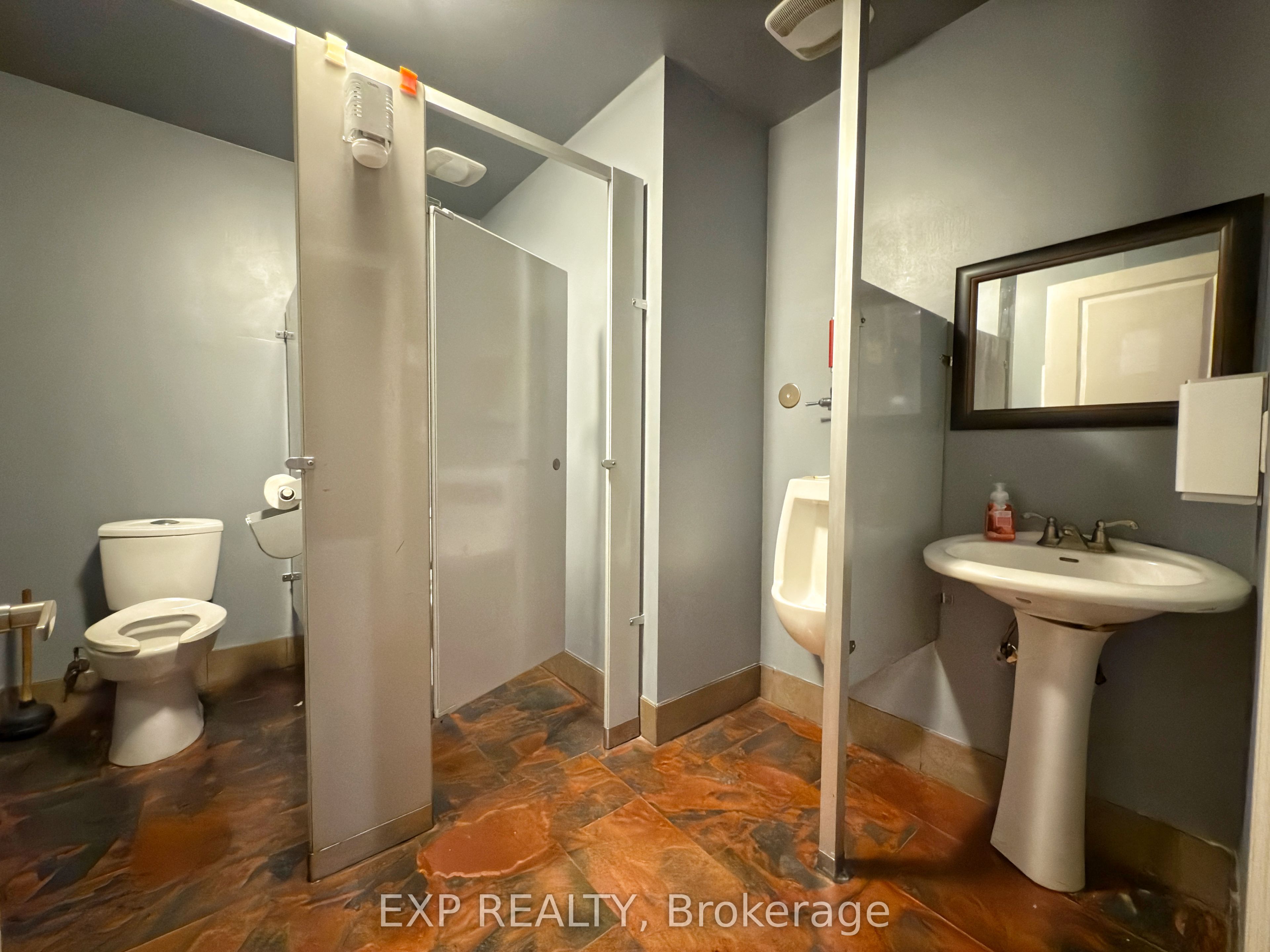 438 Kerr Street 5 Property Photo 10