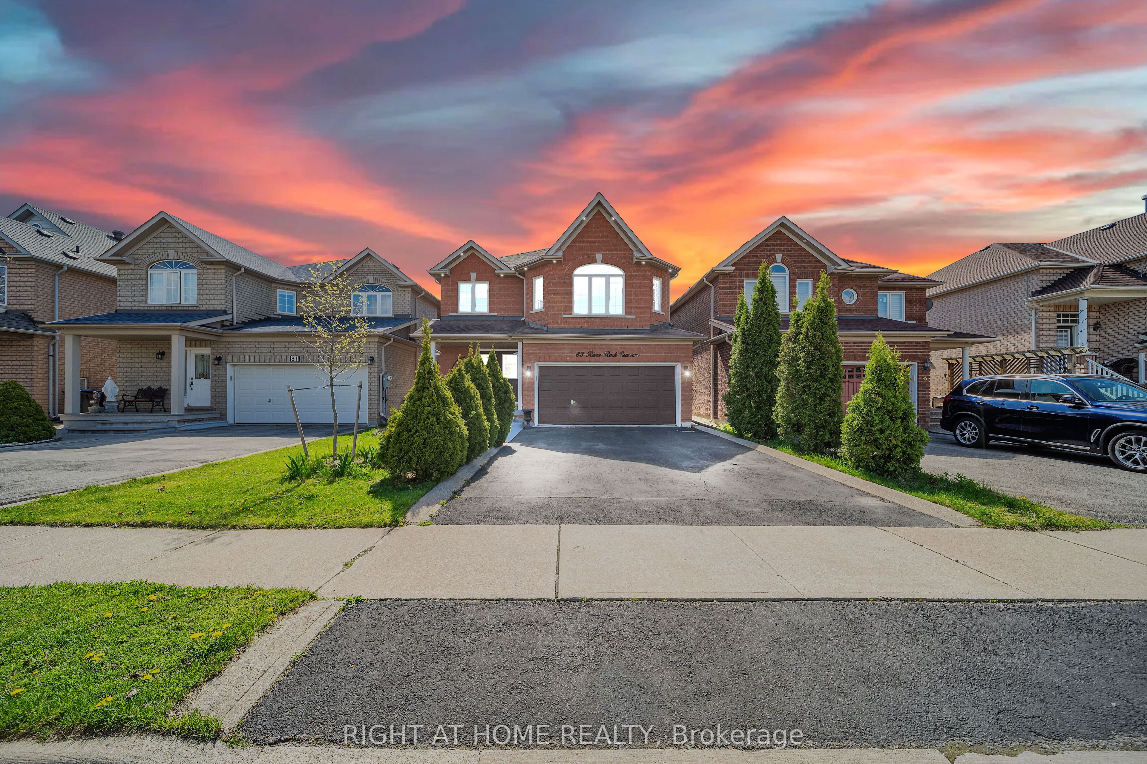 83 River Rock Cres Property Photo 1