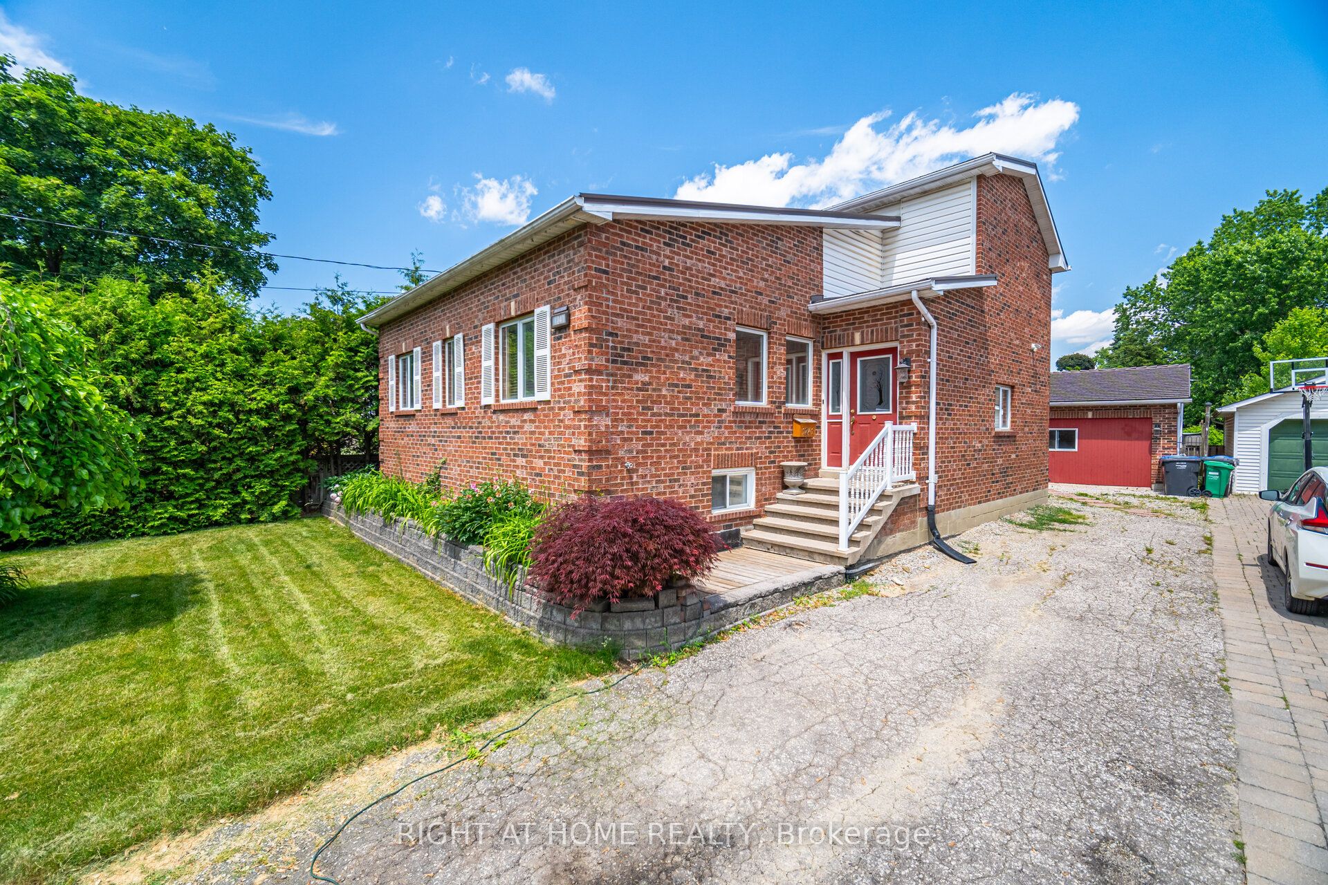 1241 Lakebreeze Drive Property Photo 1