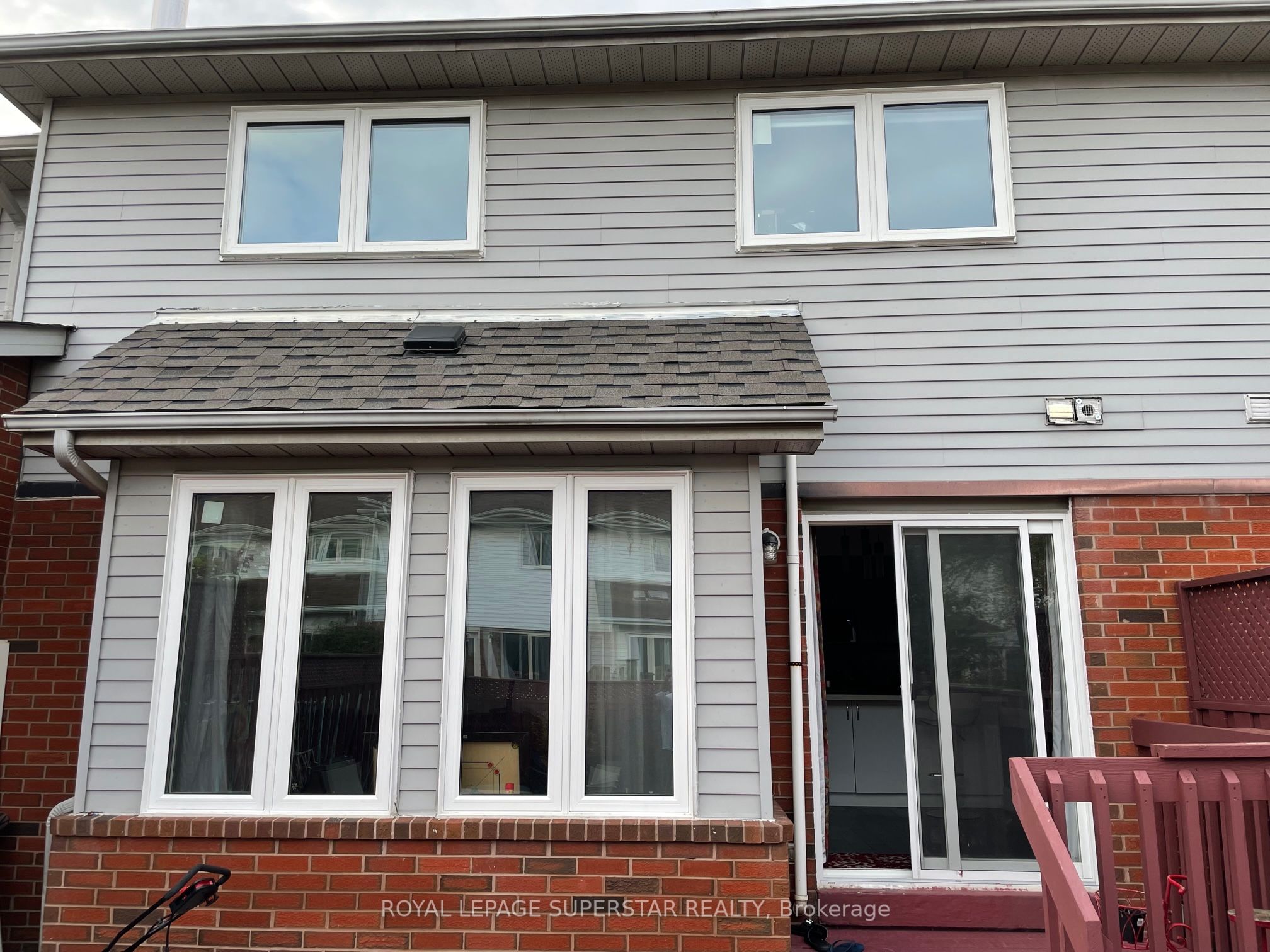 2657 Lindholm Cres Property Photo 1