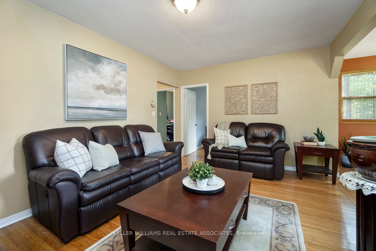 64 Eaglewood Blvd Property Photo 1