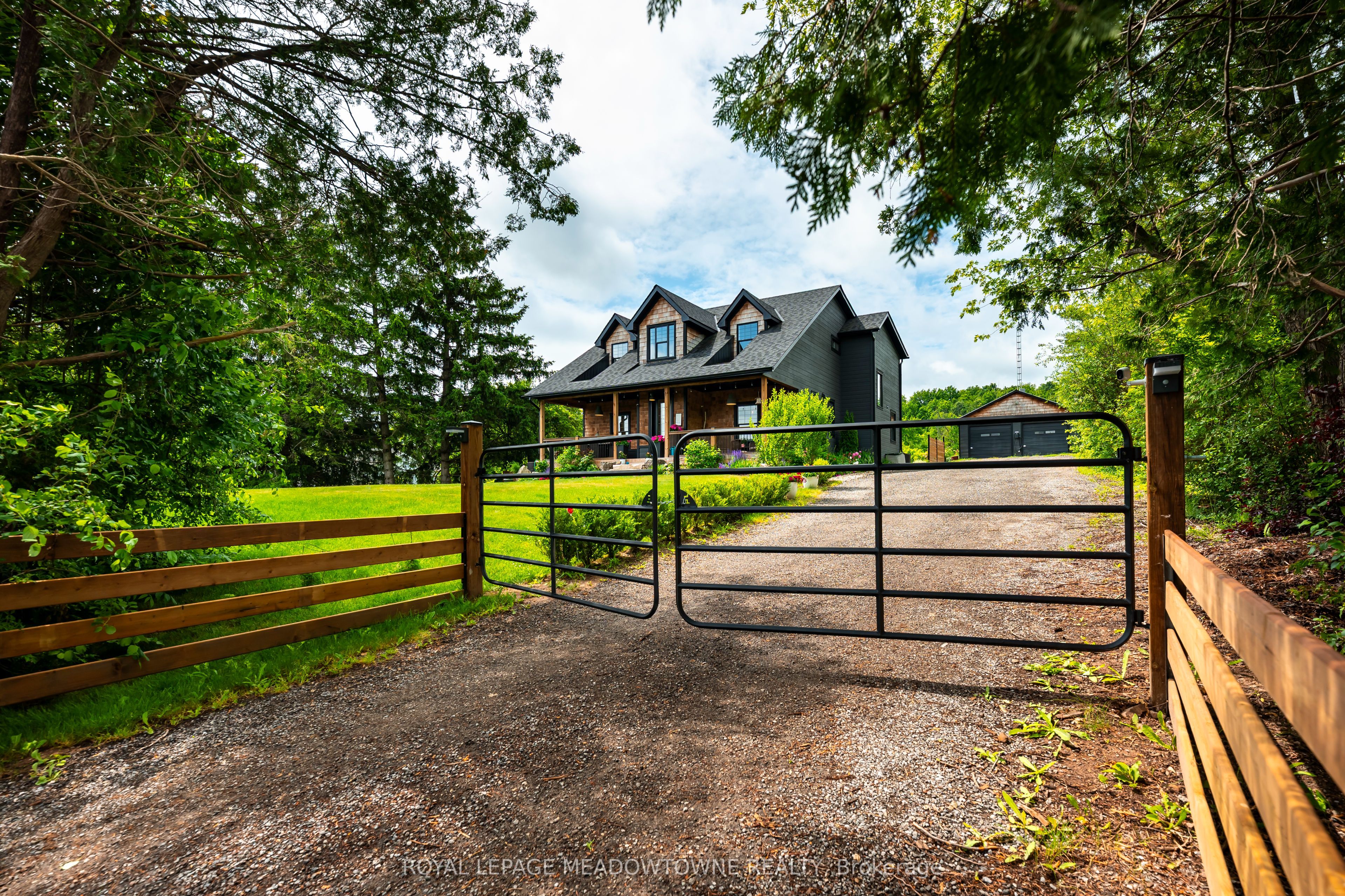 13394 Tenth Line Property Photo 1