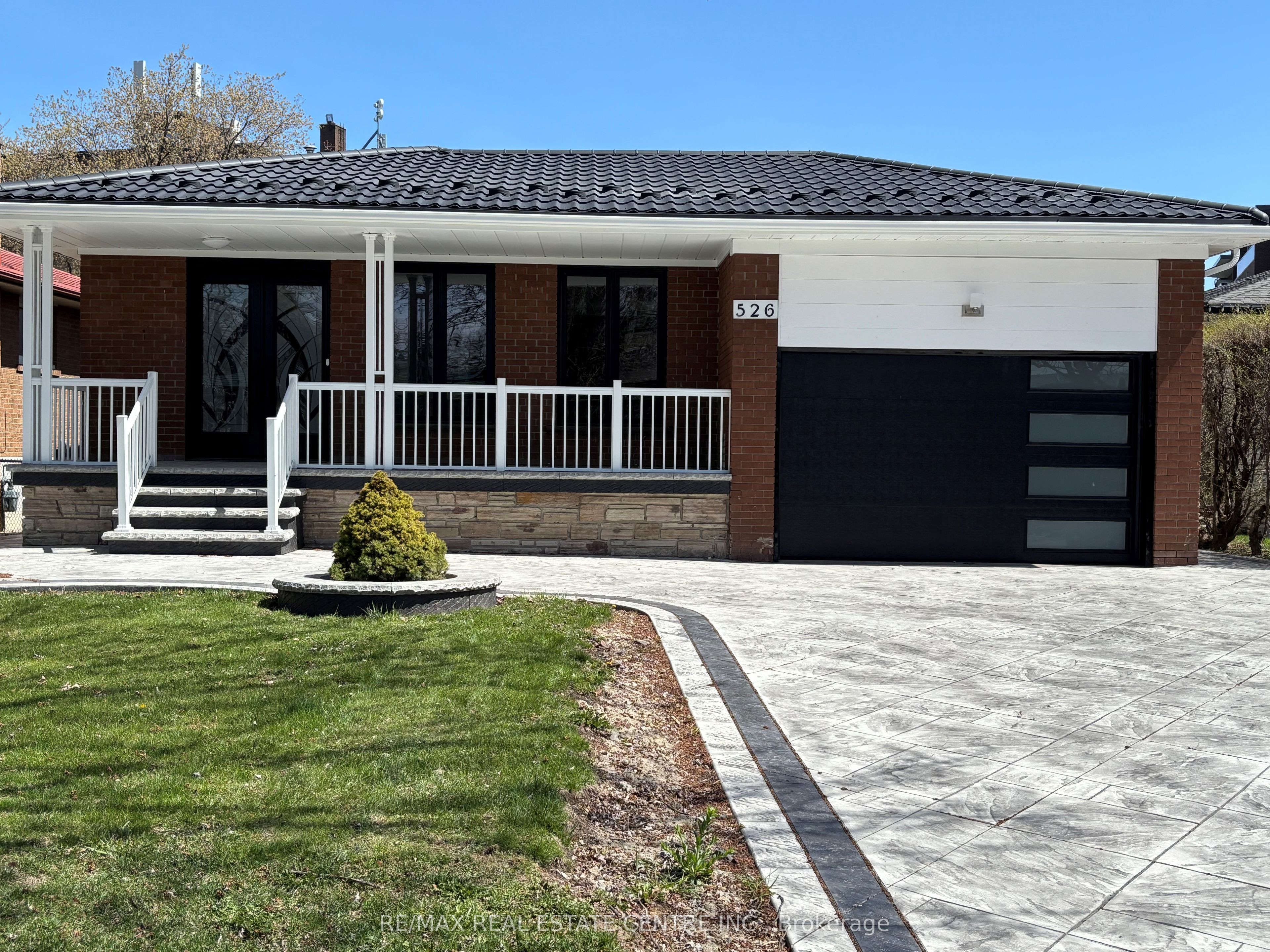 526 Selsey Drive Property Photo 1