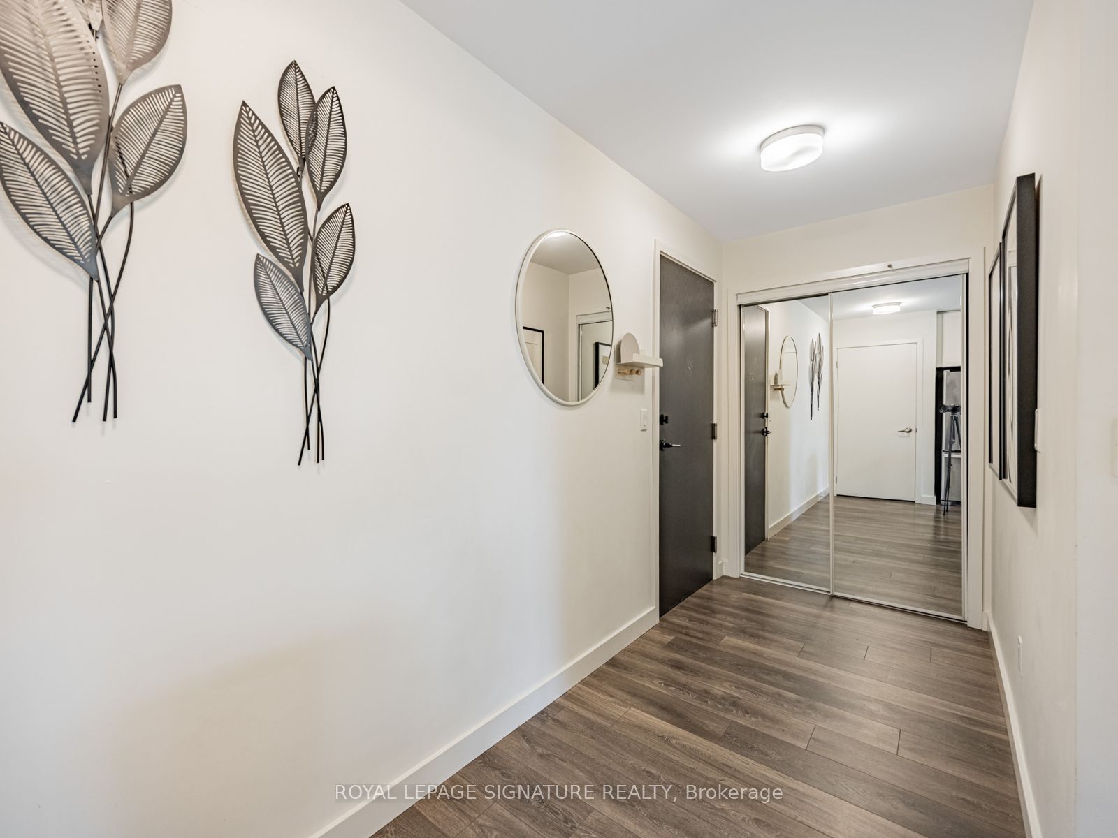 #308 - 210 Sabina Drive Property Photo 3