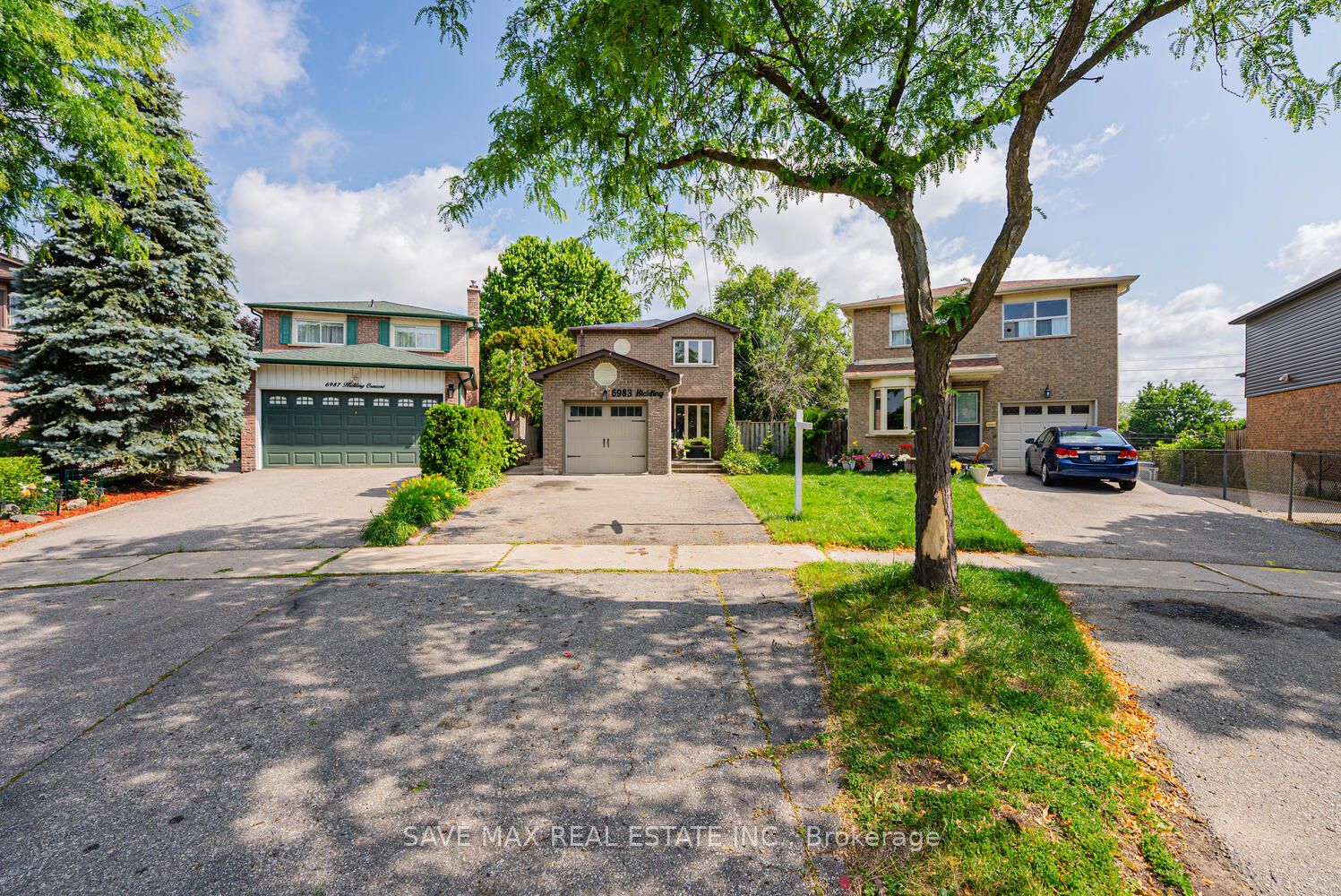 6983 Hickling Crescent Property Photo 1