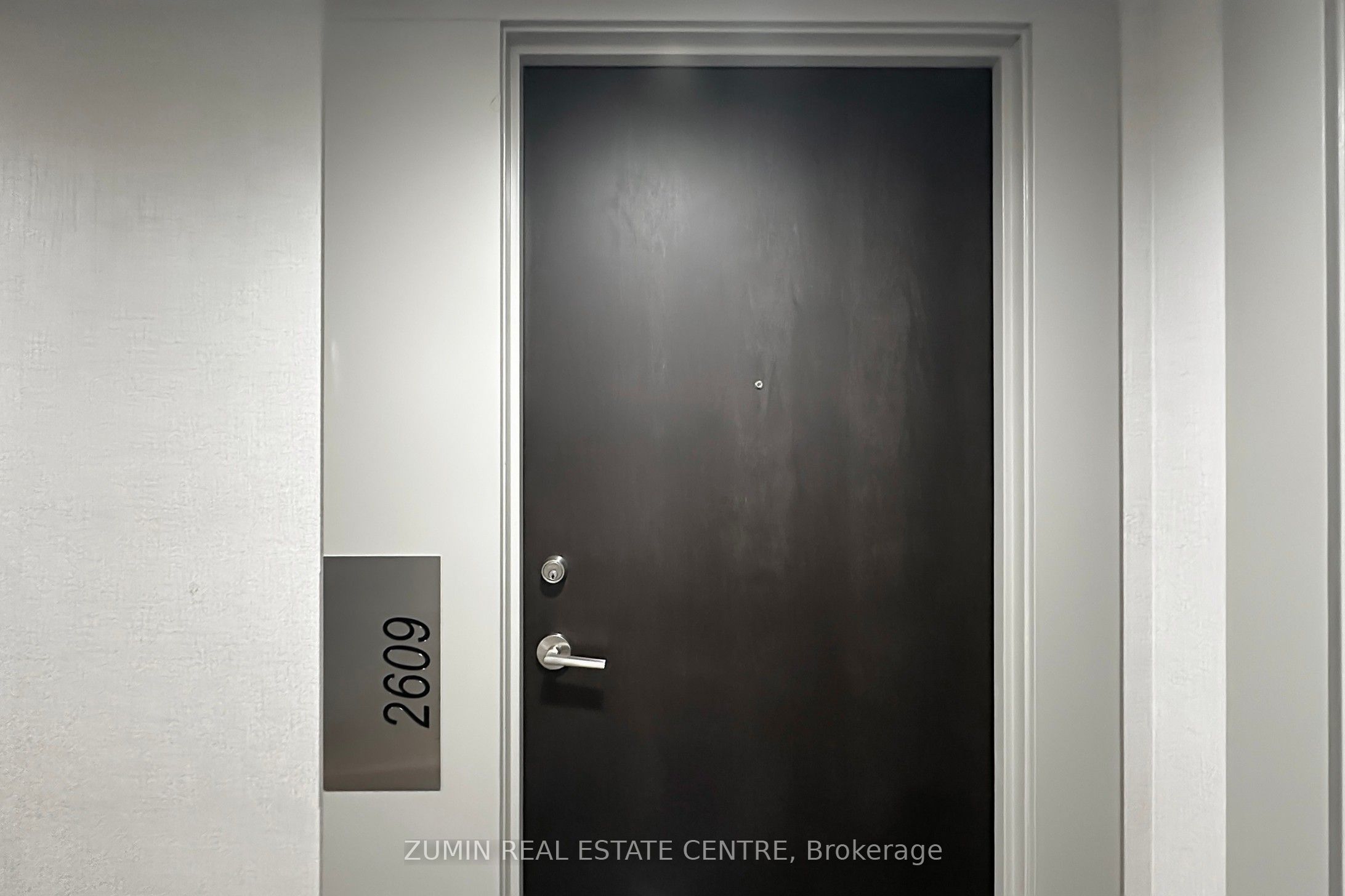 #2609 - 10 Park Lawn Road Property Photo 3